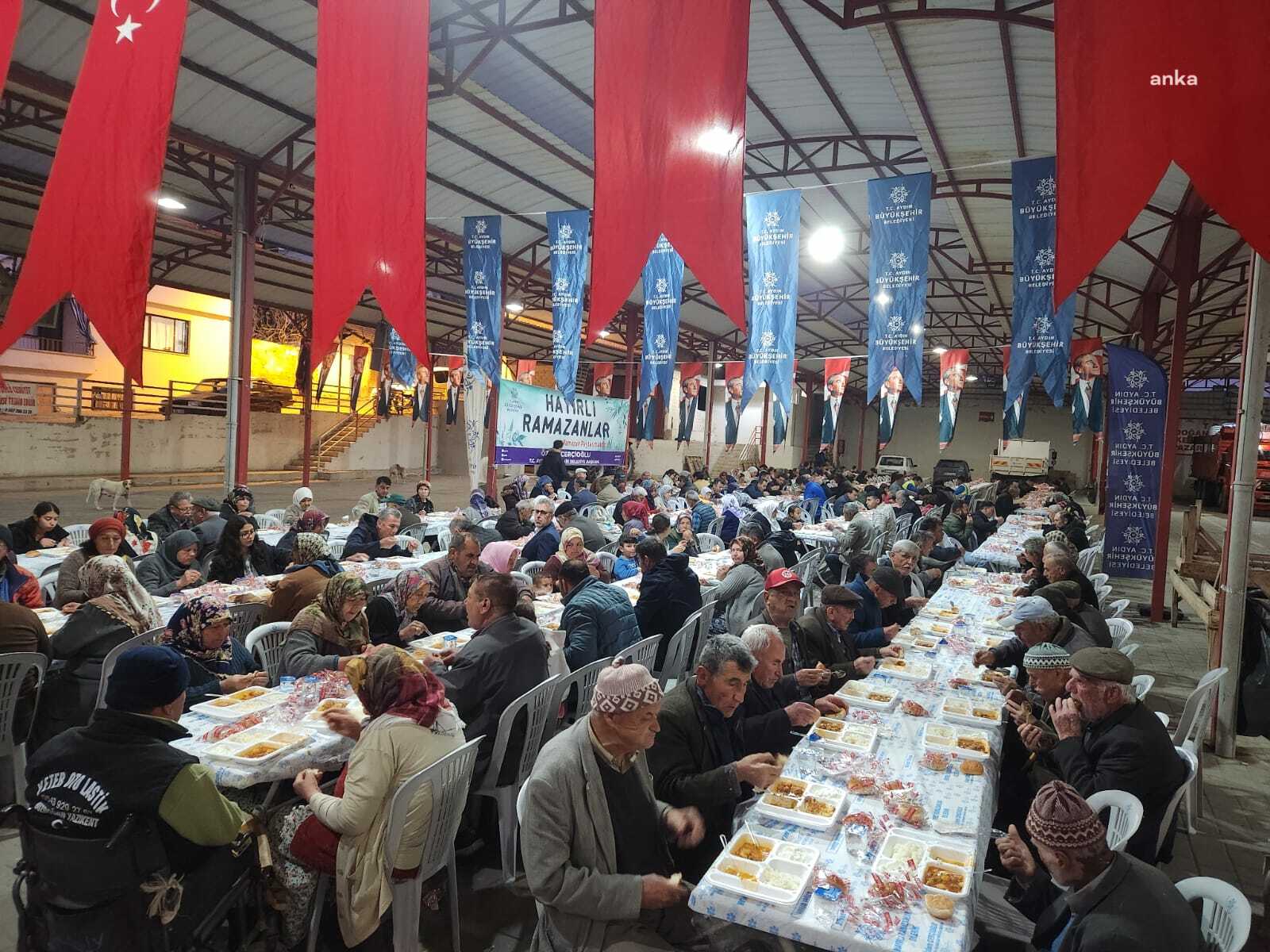 AYDIN BÜYÜKŞEHİR BELEDİYESİ, İFTAR SOFRALARINI VATANDAŞLARLA PAYLAŞMAYA DEVAM EDİYOR