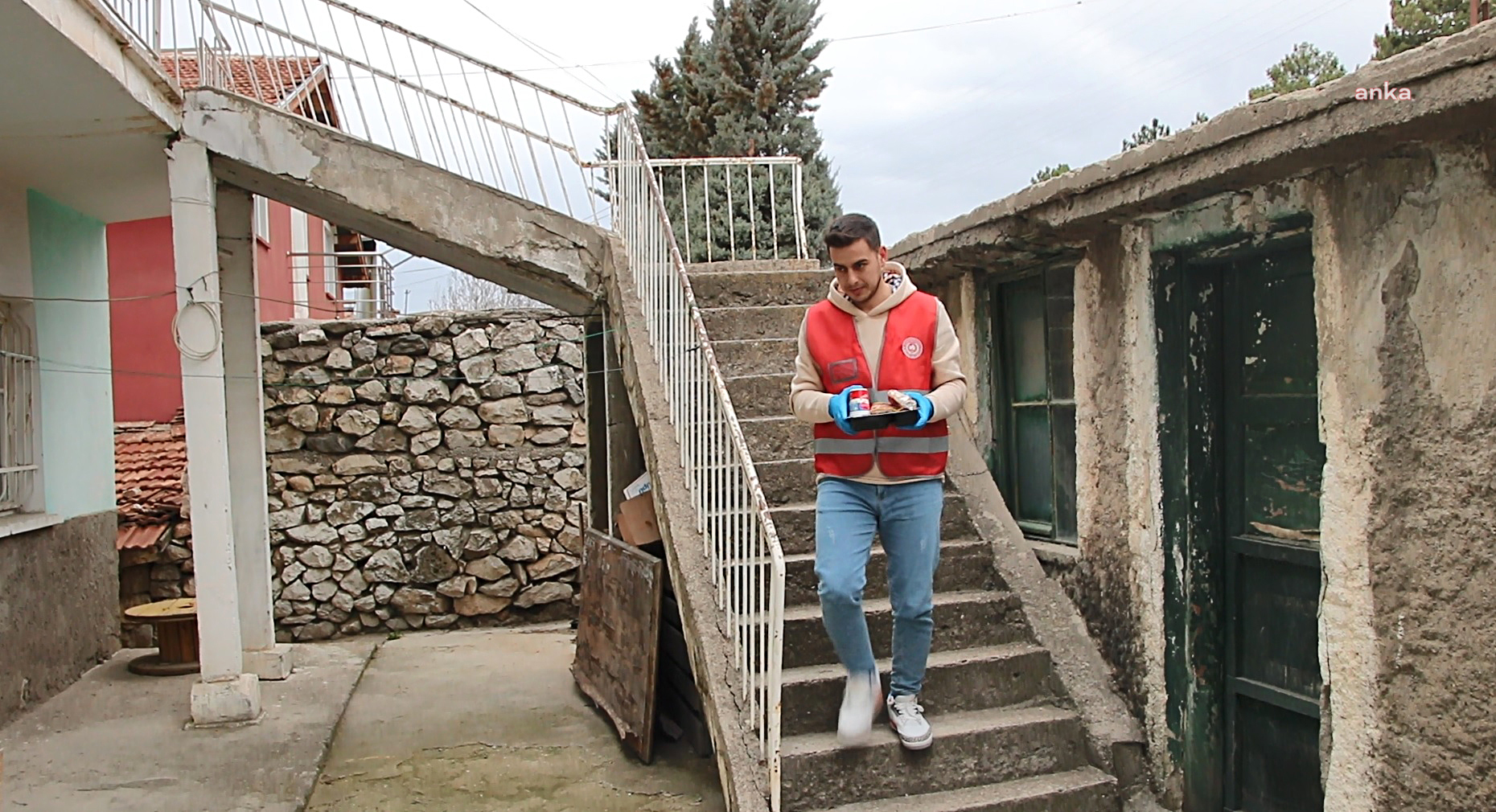 ELMADAĞ BELEDİYESİ’NDEN RAMAZAN'DA YURTTAŞA SICAK YEMEK İKRAMI