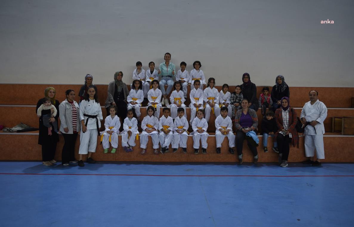 SEYHAN BELEDİYESİ'NDEN ÇOCUKLARA KARATE EĞİTİMİ