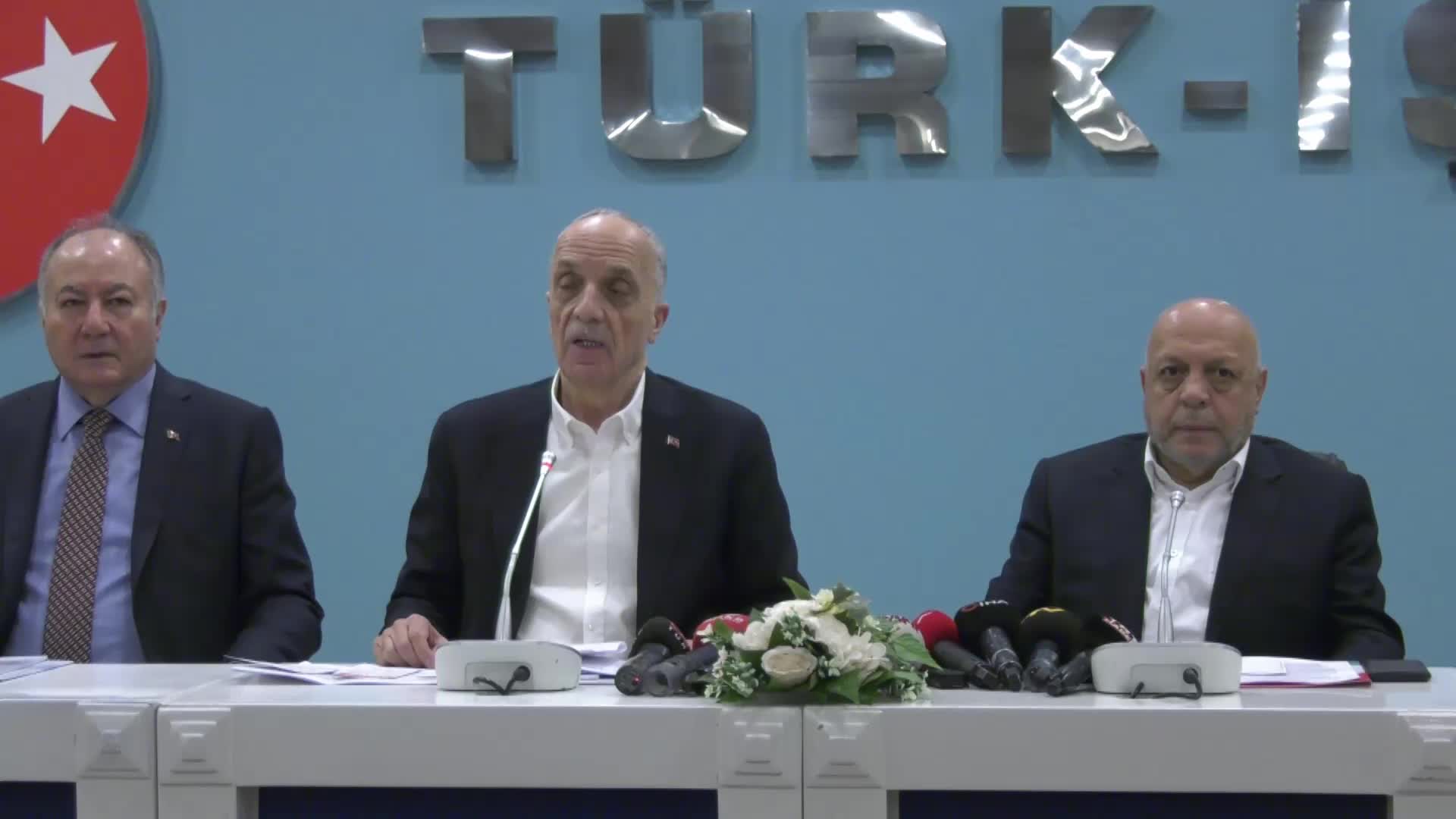 TÜRK-İŞ GENEL BAŞKANI ATALAY: “REFAH PAYI YÜZDE 30, 11 BİN 500 TL DE TABAN ÜCRETİNE VERDİLER. BU ŞARTLARIN UYGUN OLMADIĞINI, TALEPLERİMİZİ KARŞILAMADIĞINI KENDİLERİNE İFADE ETTİK”