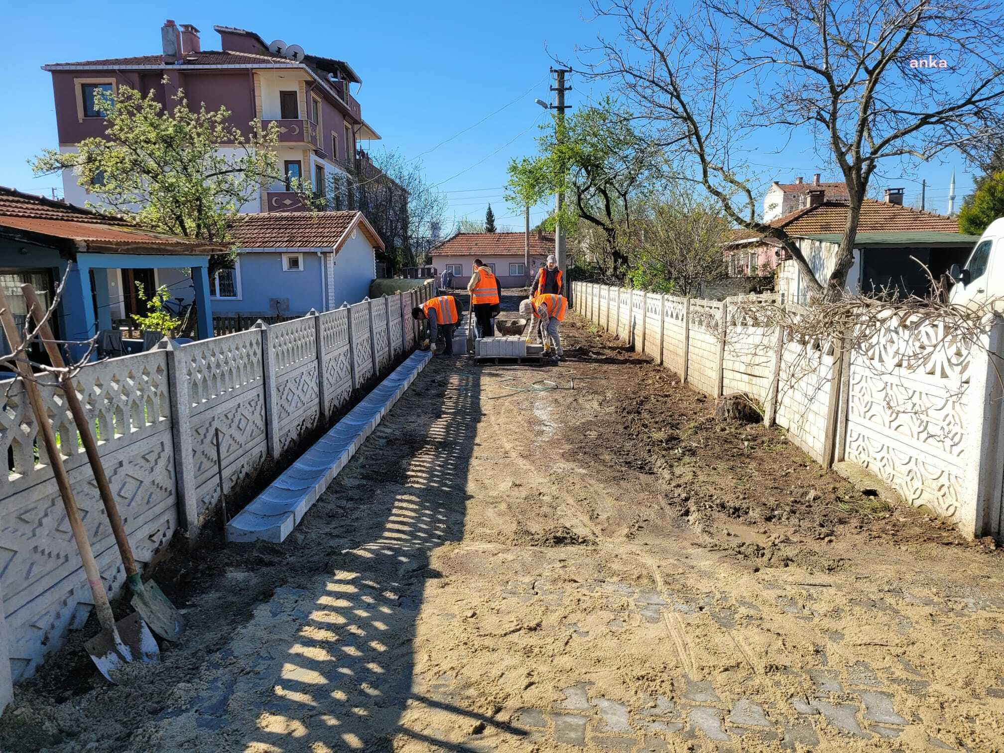 LÜLEBURGAZ BELEDİYESİ EKİPLERİNDEN DURAK MAHALLESİ’NDE YOL ÇALIŞMASI