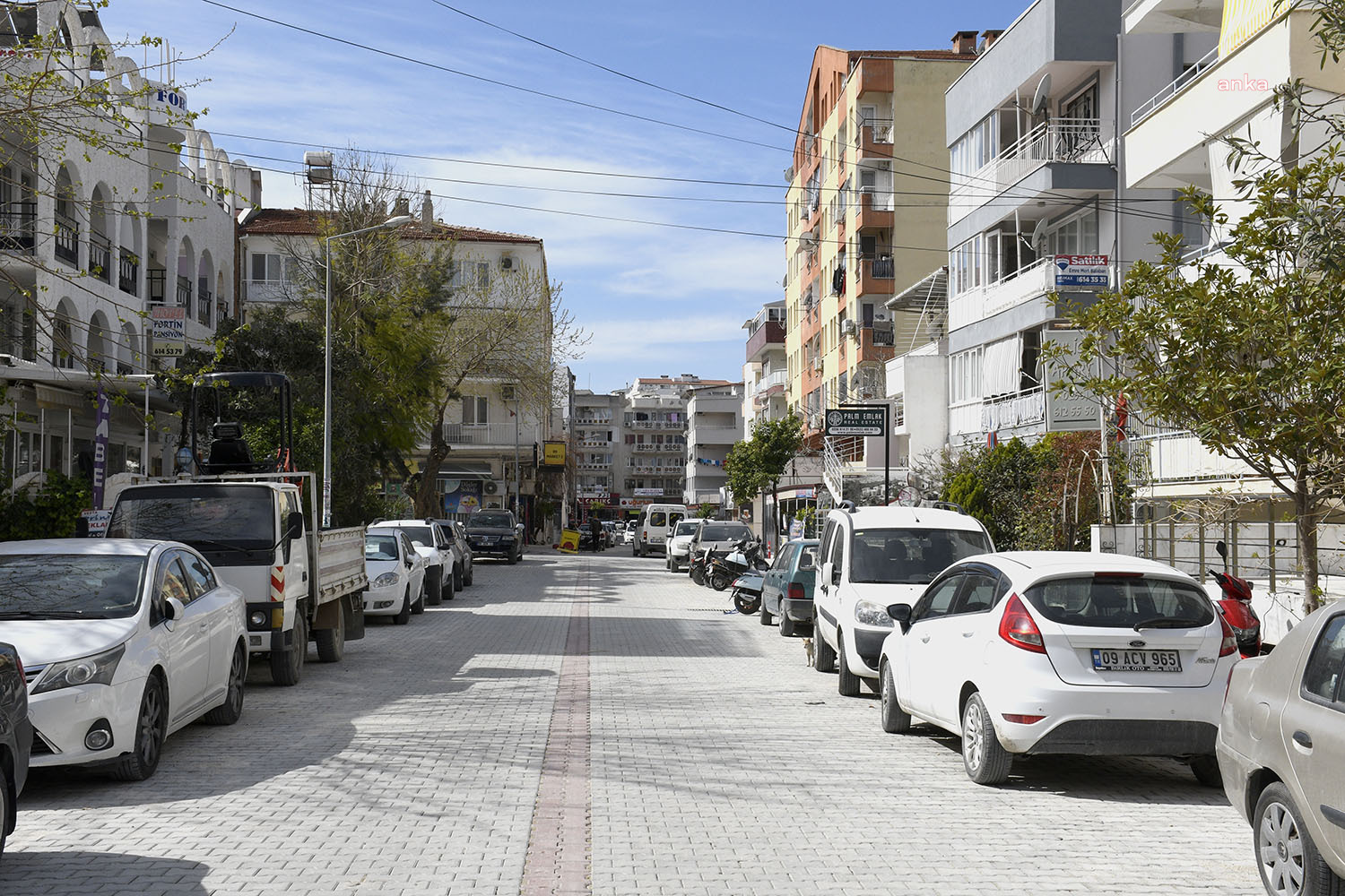 KUŞADASI CUMHURİYET MAHALLESİ YAZ SEZONUNA YENİLENEN YÜZÜYLE GİRECEK