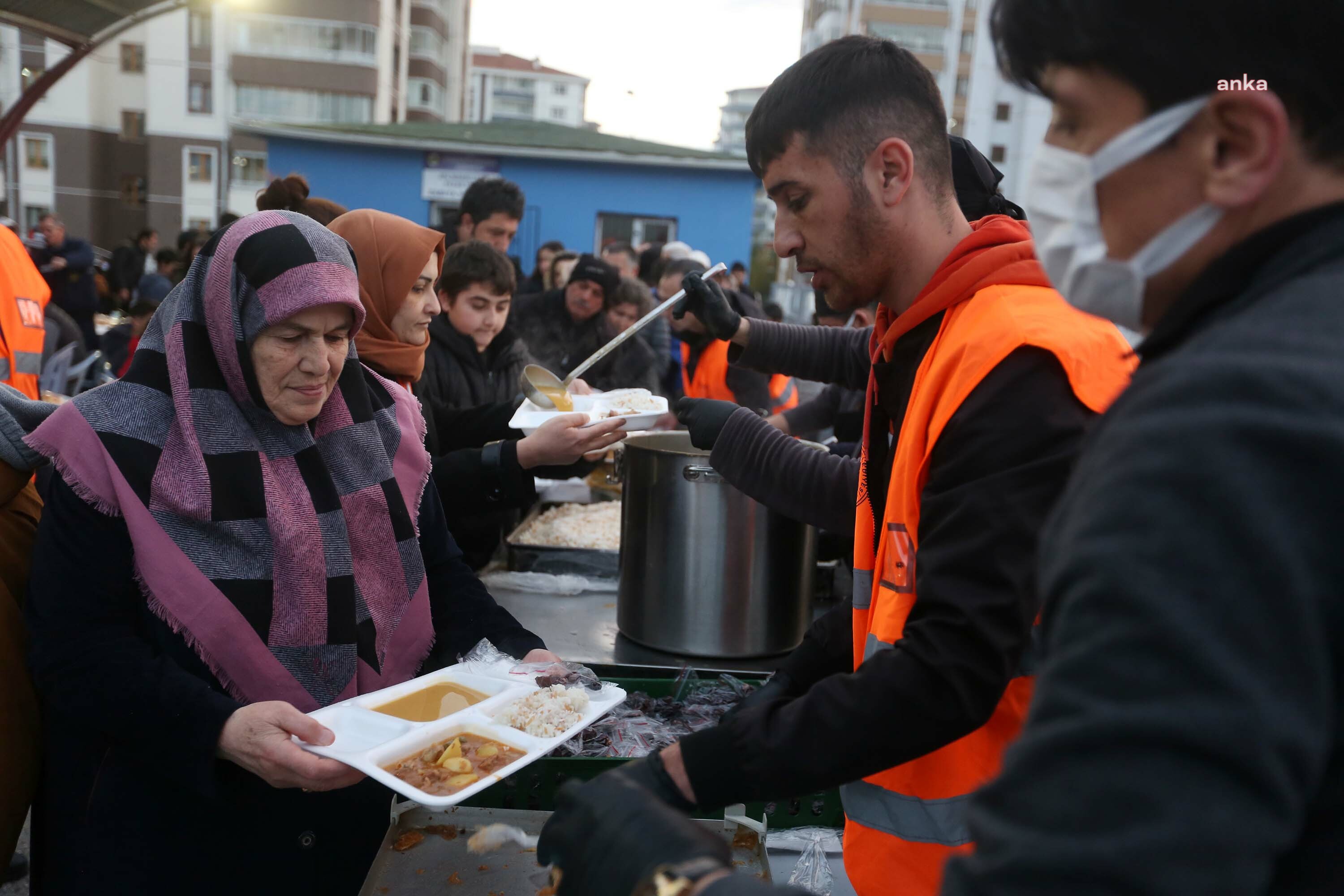 ATA MAHALLESİ SAKİNLERİ, YENİMAHALLE BELEDİYESİ’NİN İFTAR SOFRASINDA BULUŞTU