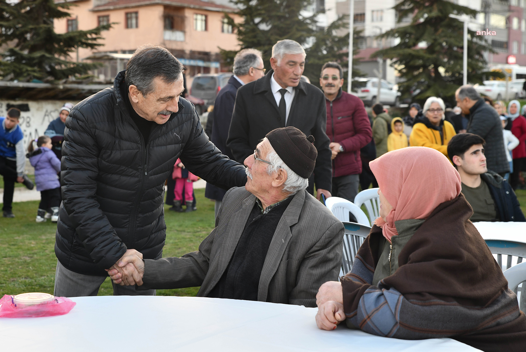 TEPEBAŞI BELEDİYESİ’NDEN ÇAMLICA MAHALLESİ’NDE İFTAR PROGRAMI