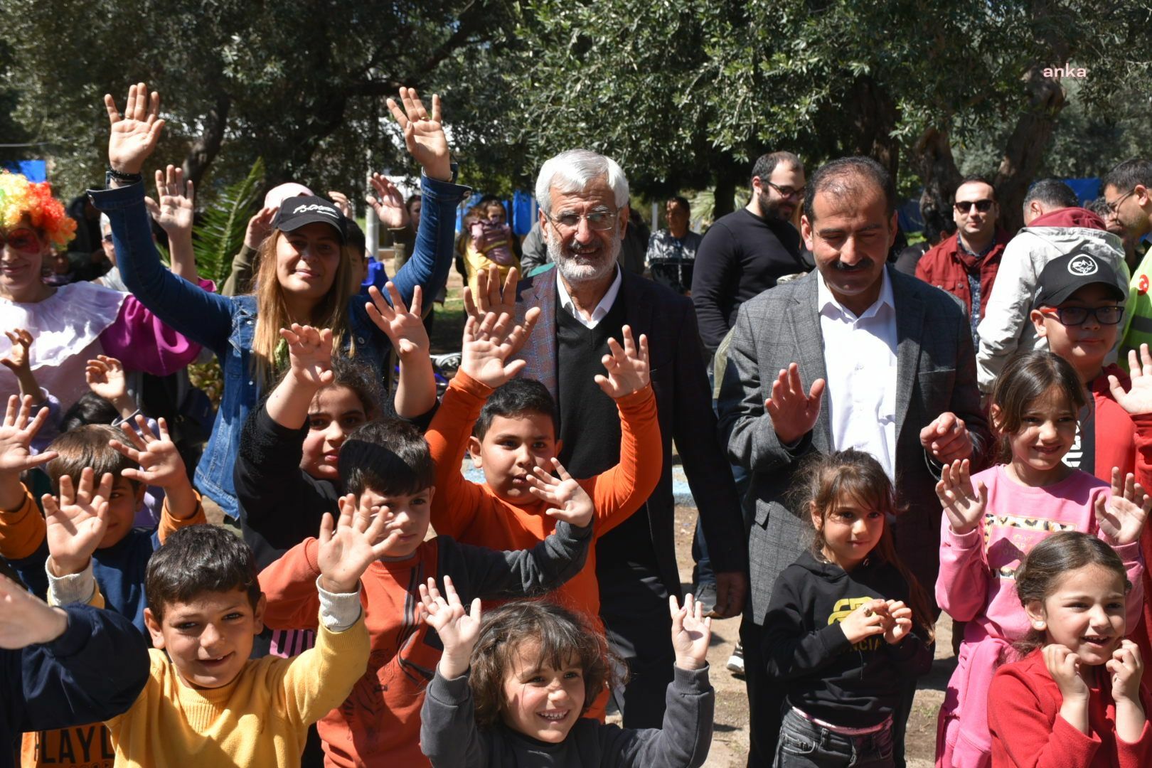 ARSUZ BELEDİYE BAŞKANI GÜVEN, DEPREMZEDE ÇOCUKLARLA BİR ARAYA GELDİ