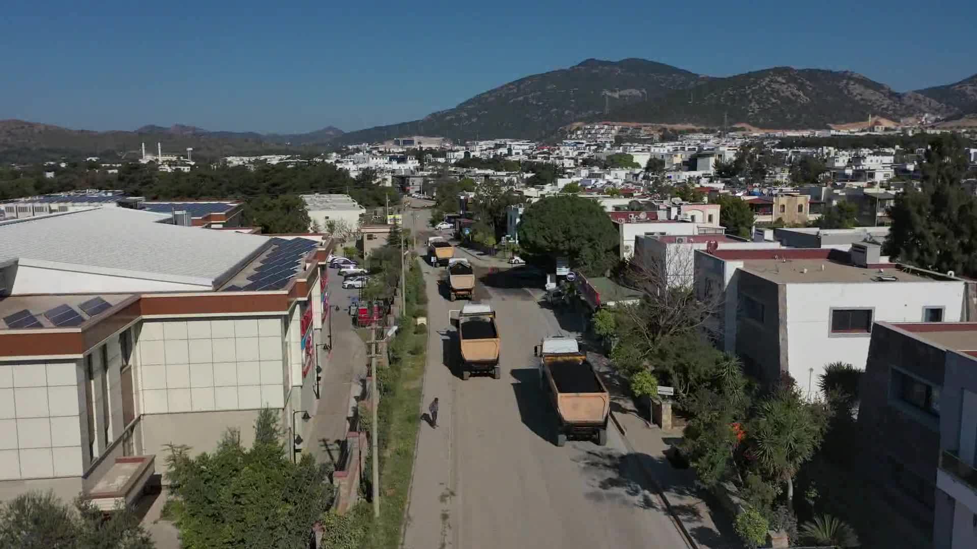 BODRUM BELEDİYESİ'NDEN ALTYAPI ÇALIŞMALARI TAMAMLANAN MAHALLELERDE ASFALT SERİMİ