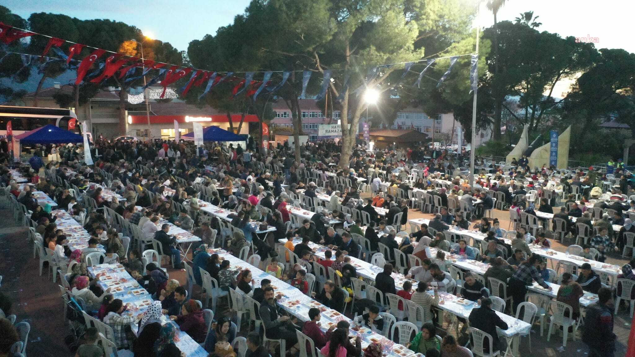 AYDIN BÜYÜKŞEHİR BELEDİYESİ, GELENEKSEL İFTAR SOFRALARIYLA VATANDAŞLARI BULUŞTURMAYA DEVAM EDİYOR