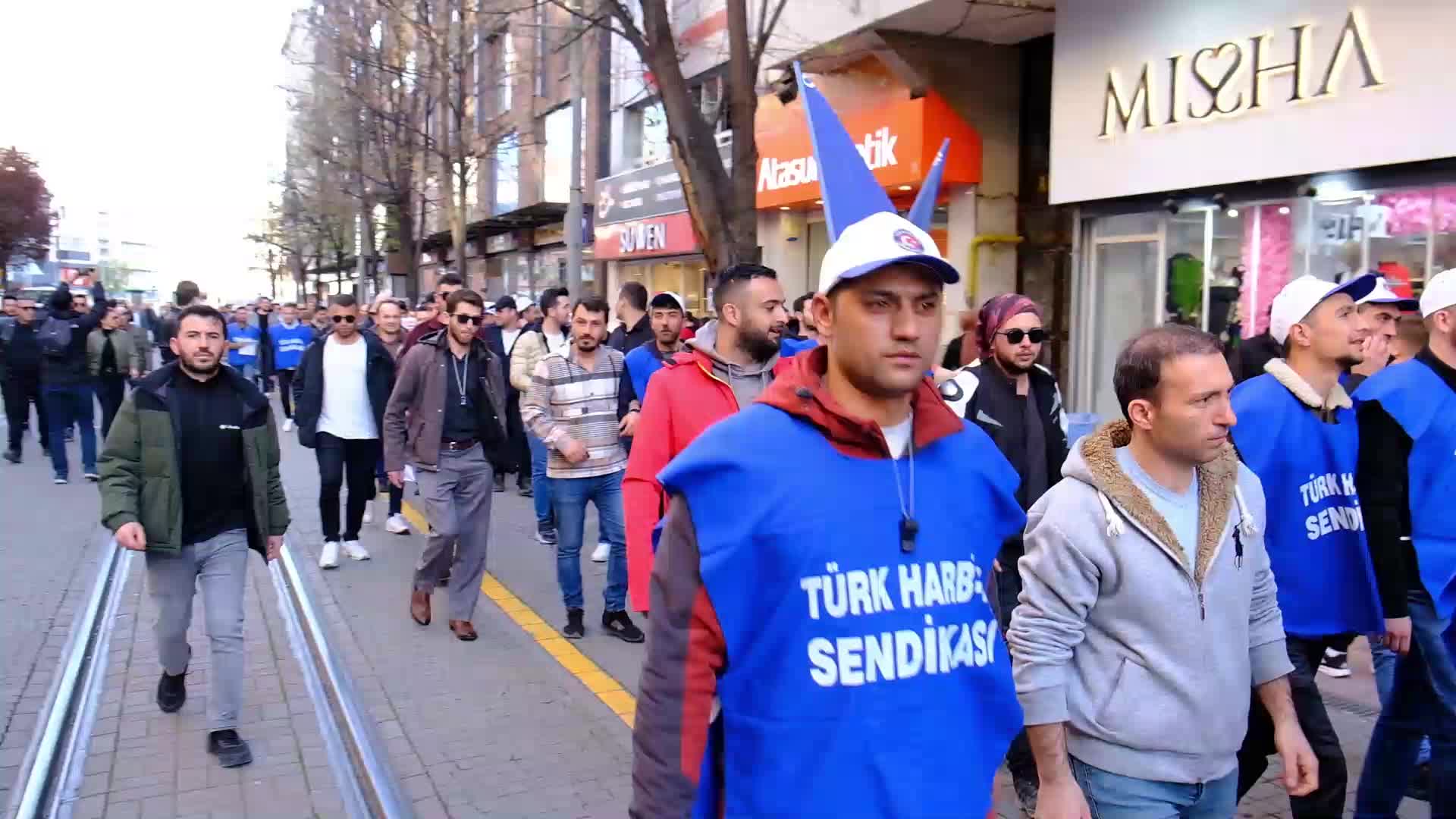 TÜRK HARB-İŞ ESKİŞEHİR ŞUBESİ ÜYELERİ: "İŞÇİ SINIFININ SABRINI DENİYORSUNUZ. ARTIK BIKTIK"