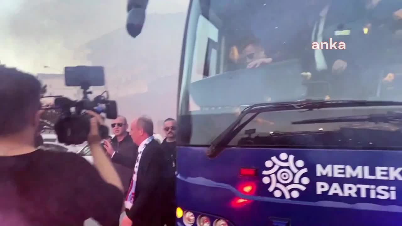 MUHARREM İNCE, TRABZON’DA: “TÜRKİYE’DE 85 MİLYON İNSAN ÇAY İÇİYORSA, ÇAYKUR ZARAR EDİYORSA; HIRSIZLIK YAPIYORSUNUZ DEMEKTİR. İŞTE BU KÖHNE DÜZENİ YAKACAĞIZ”
