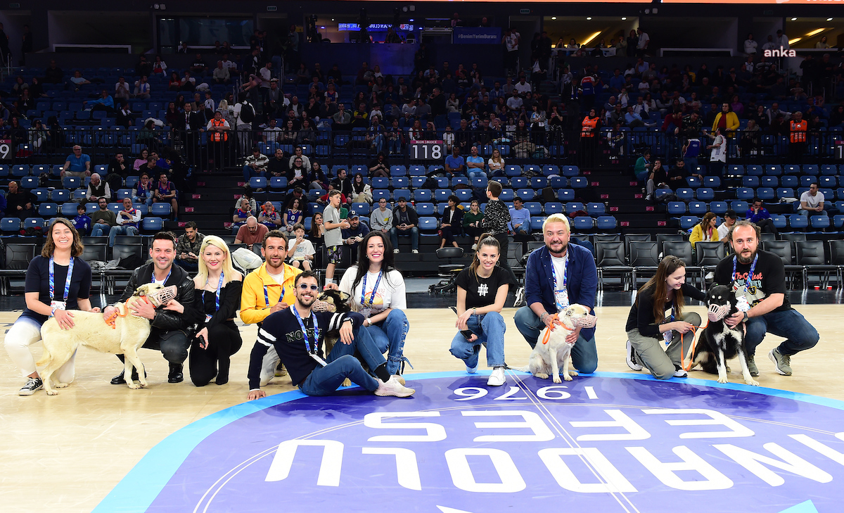 ANADOLU EFES, DEPREMZEDE KÖPEKLERİ SİNAN ERDEM SPOR SALONU'NDA AĞIRLADI