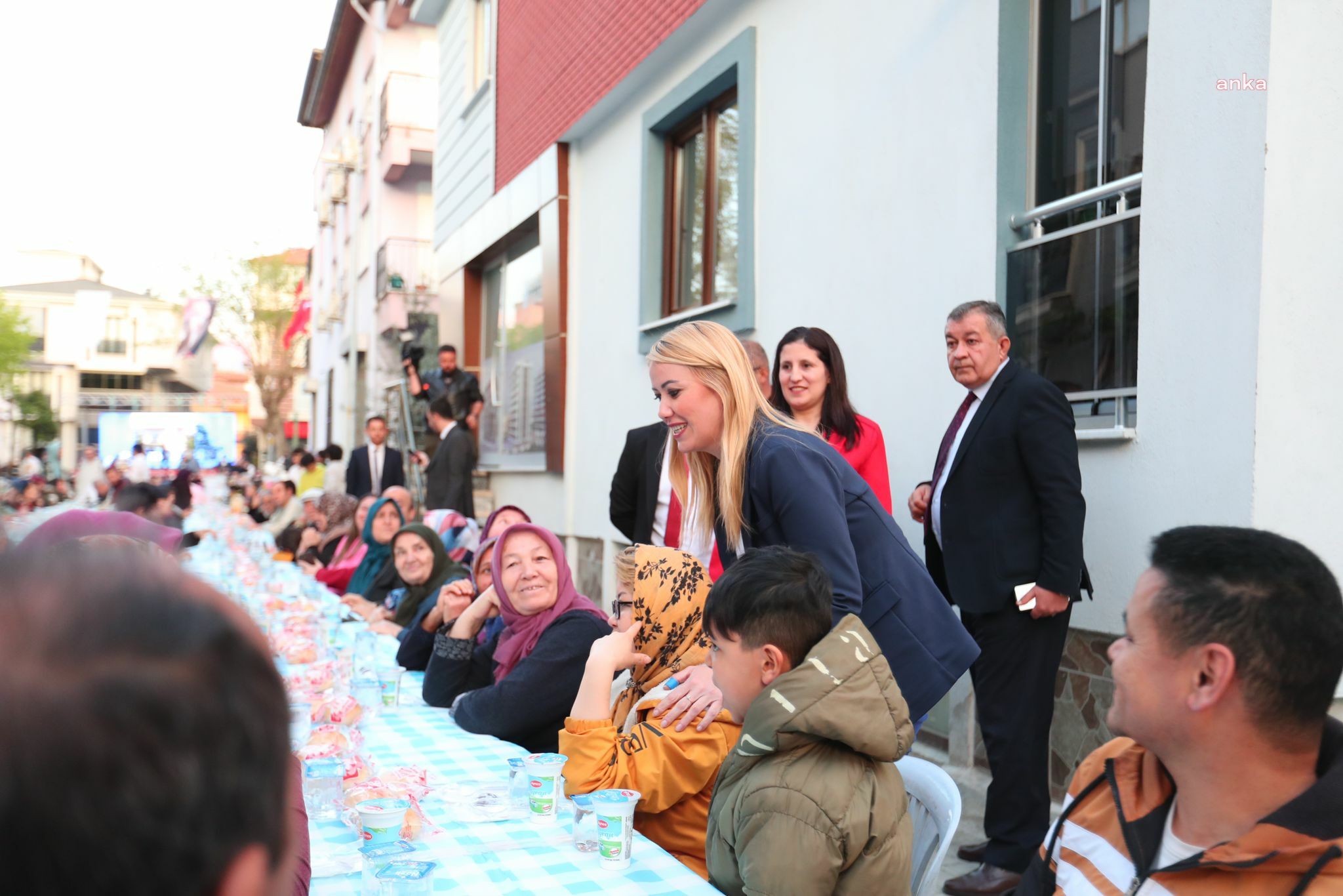 MERKEZEFENDİ'DE BİNLERCE KİŞİ ORUCUNU AKKONAK MAHALLESİ'NDE AÇTI