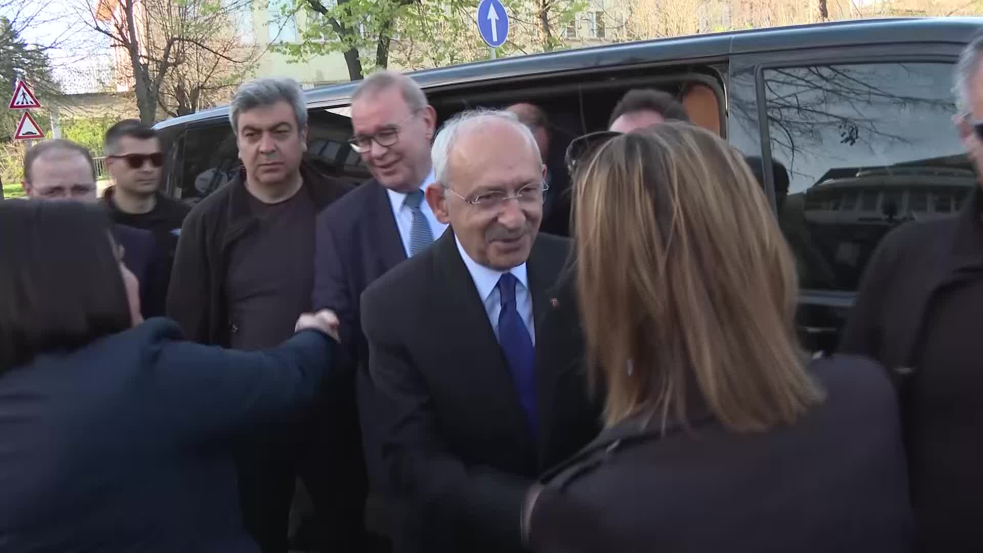 KILIÇDAROĞLU, BULGARİSTAN’DA NAİM SÜLEYMANOĞLU, NURİ ADALI VE MESTANLI ŞEHİTLER ANITLARINI ZİYARET ETTİ