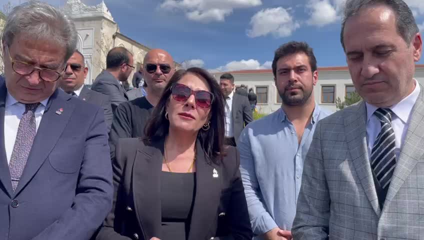 ZAFER PARTİLİ ASLAN, NAMAZGAH TEPE'DEKİ BAKIMSIZLIĞI ELEŞTİRDİ: "ŞEHİTLERİMİZE BİR ANIT MEZARI ÇOK GÖRDÜNÜZ"