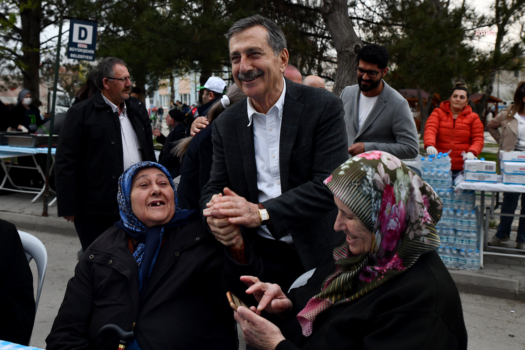 TEPEBAŞI BELEDİYESİ’NİN MAHALLE İFTARLARI DEVAM EDİYOR