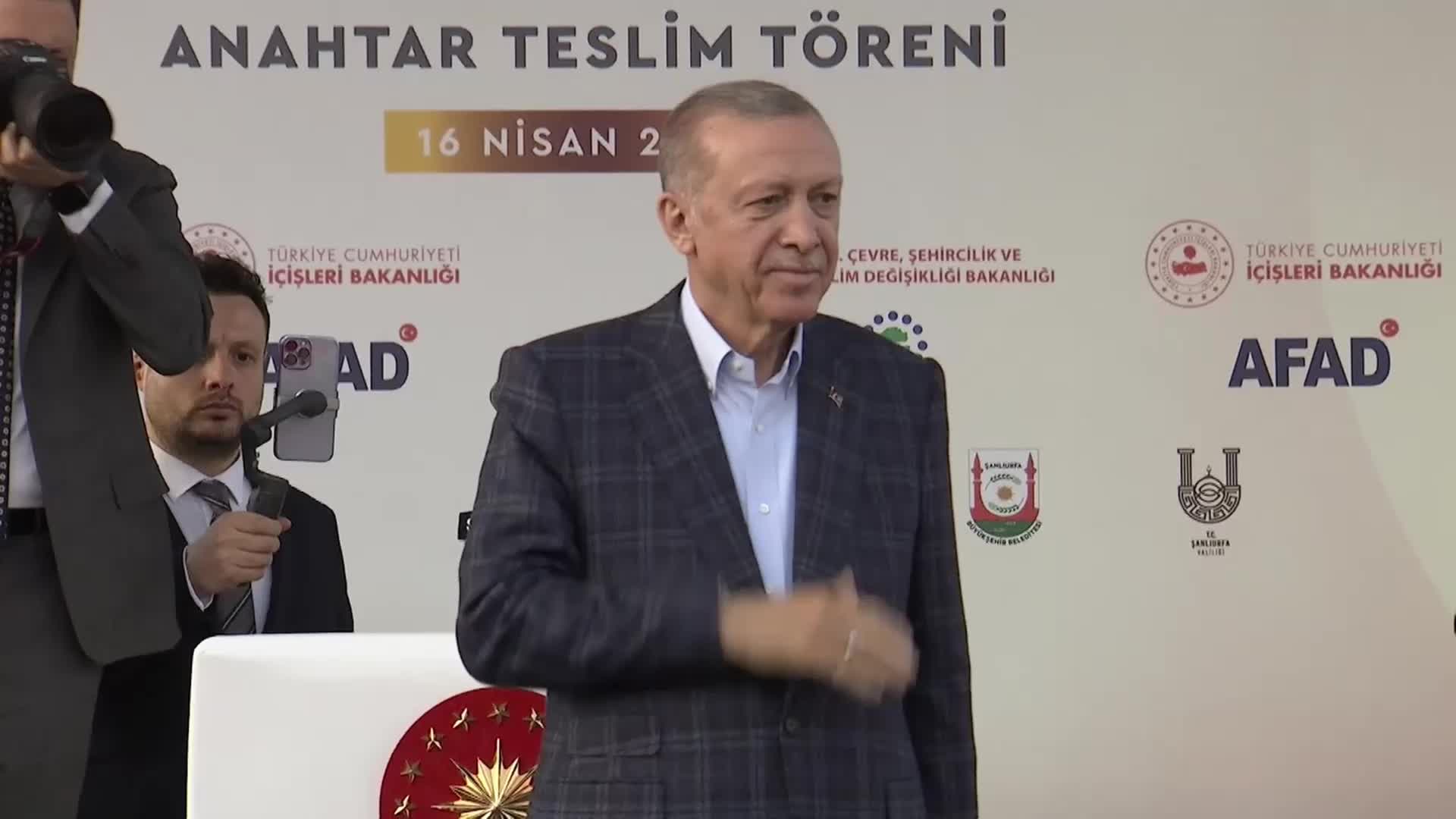 ERDOĞAN: HAYAT PAHALILIĞI BAŞTA OLMAK ÜZERE EKONOMİK SIKINTILARI YİNE BİZ ÇÖZECEĞİZ. BİZ YAPARIZ.