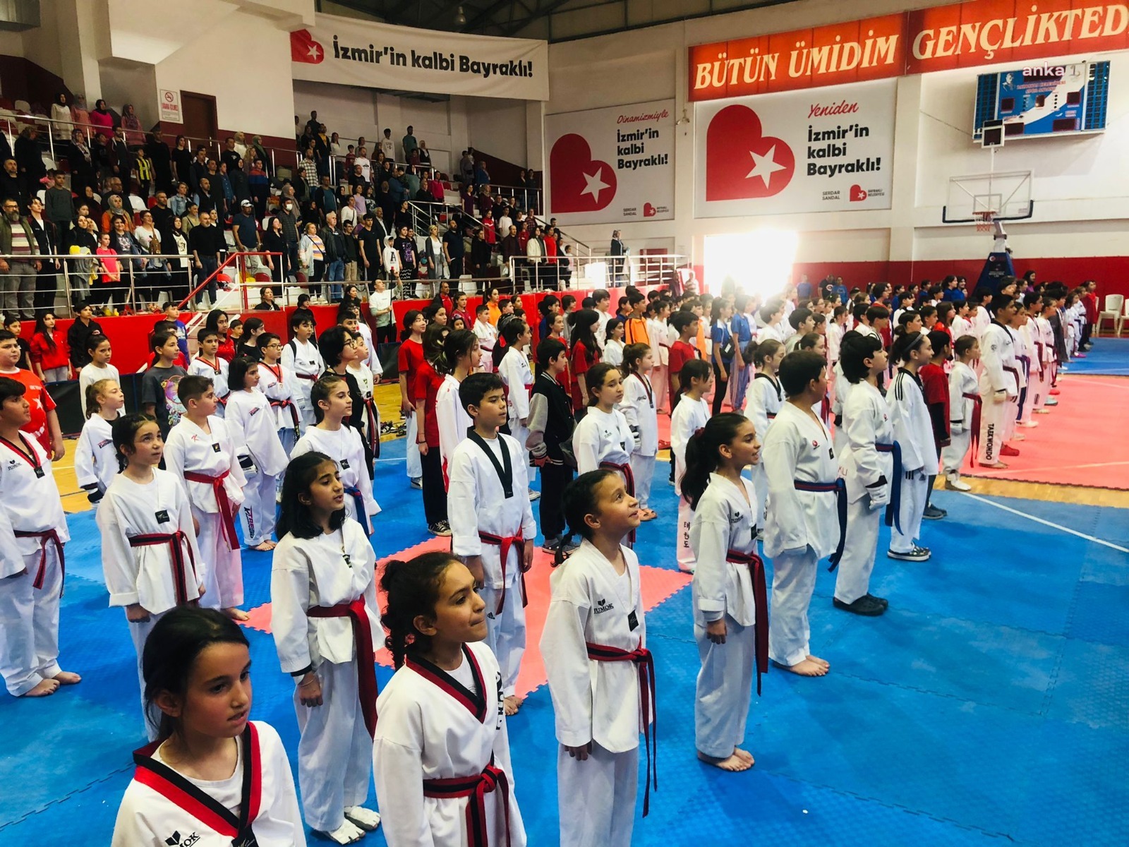 BAYRAKLI BELEDİYESİ TEKVANDOCULARI 7 MADALYA KAZANDI