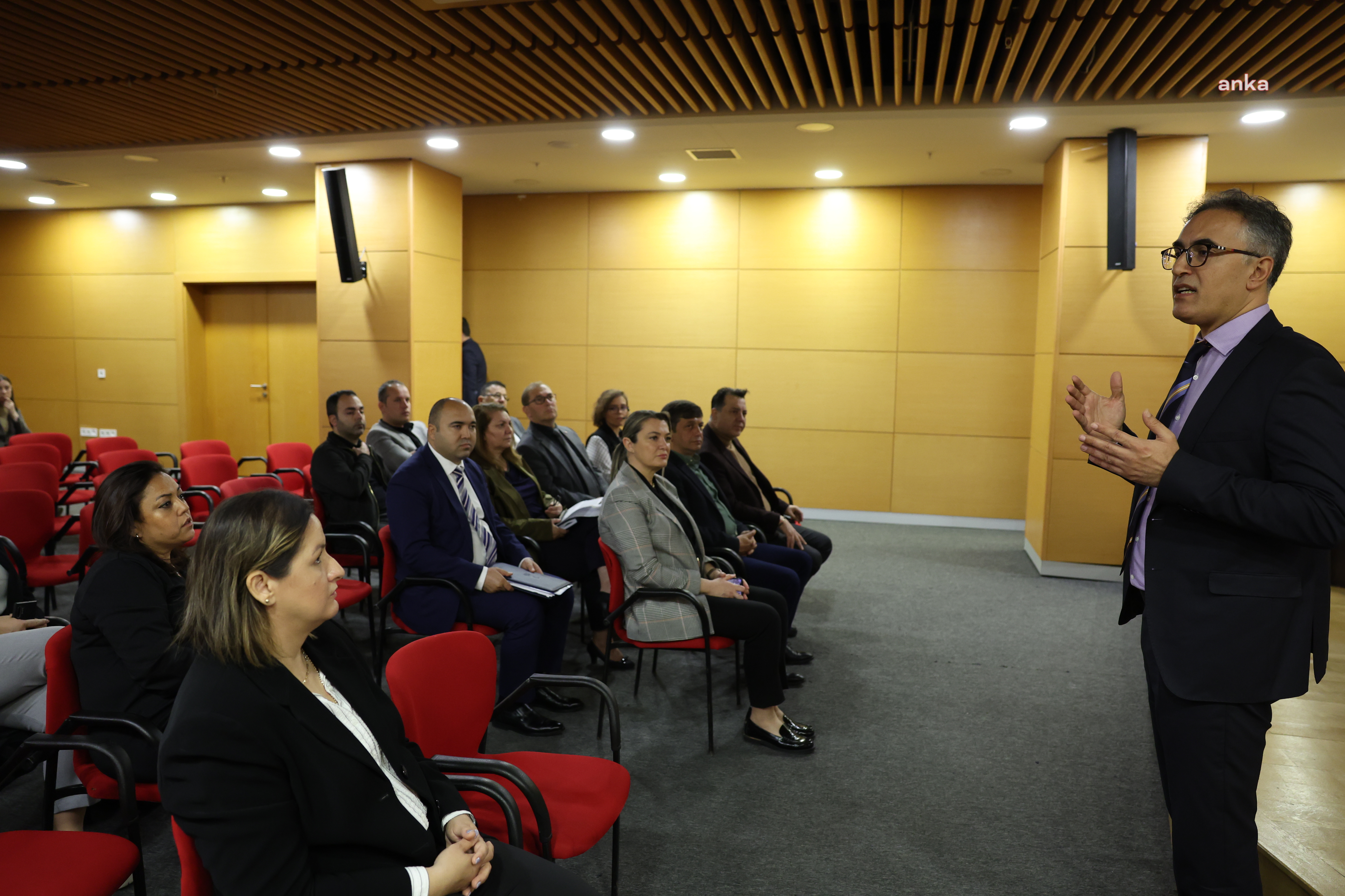 ANTALYA BÜYÜKŞEHİR, BÜROKRATLARINI ‘DEĞİŞEN İKLİM VE ANTALYA’ KONUSUNDA BİLGİLENDİRDİ