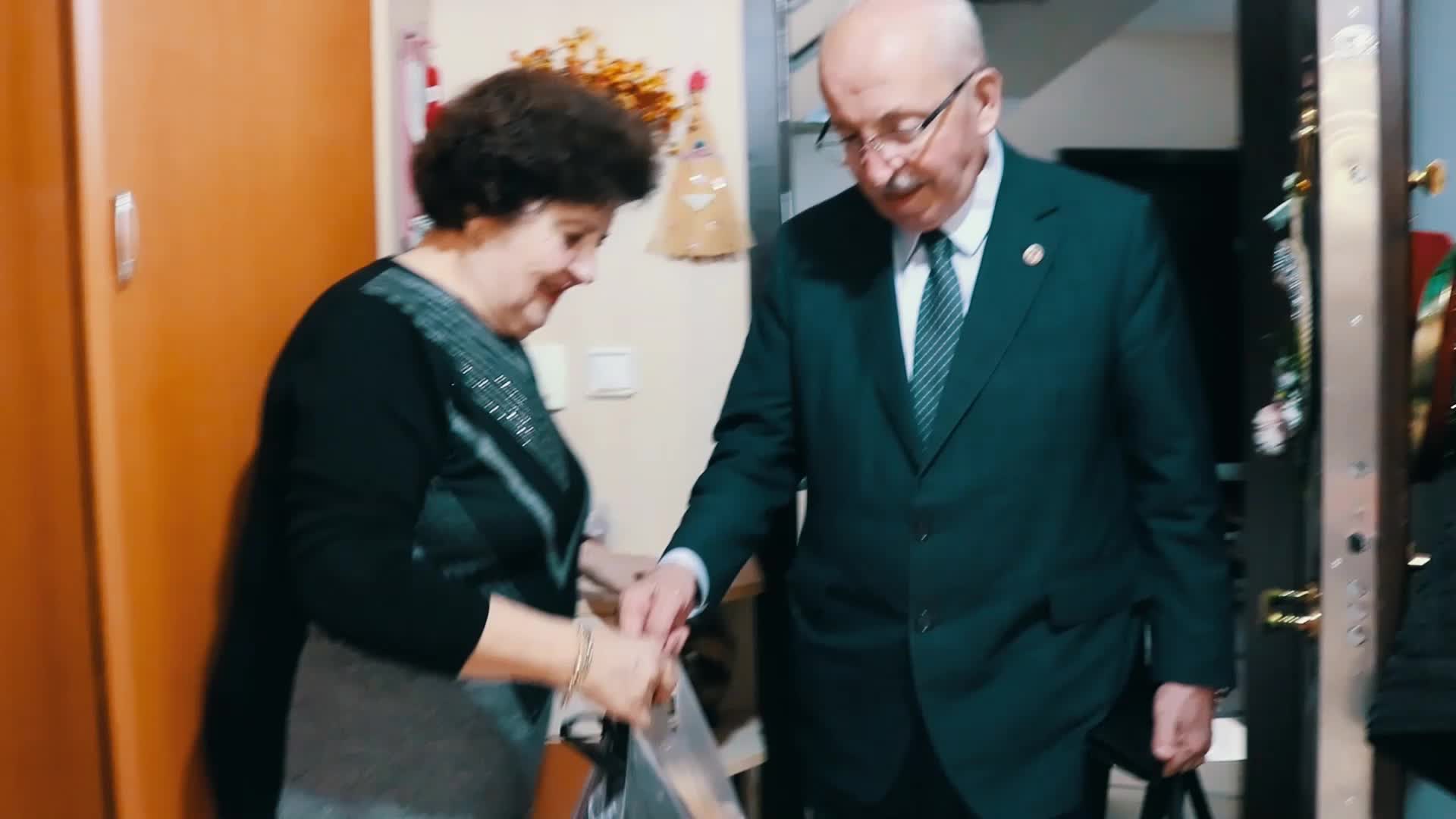 TEKİRDAĞ BÜYÜKŞEHİR BELEDİYE BAŞKANI ALBAYRAK, GENÇLERİ İFTARDA EVİNDE AĞIRLADI