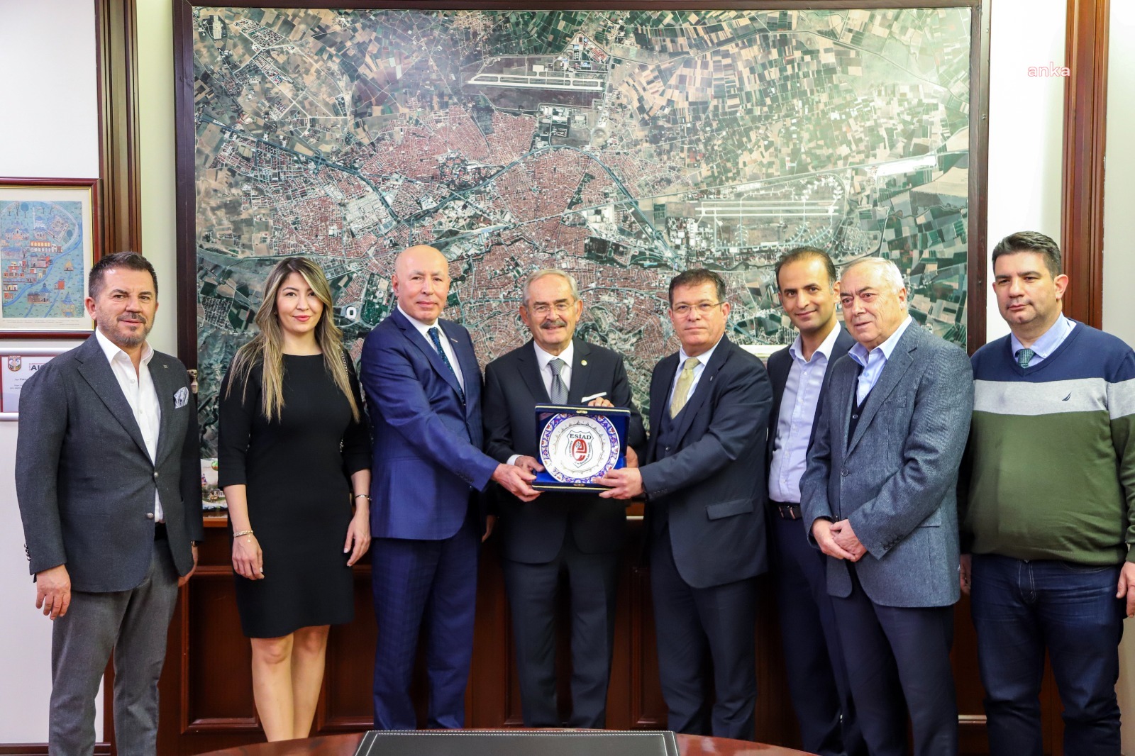 ESİAD’DAN YILMAZ BÜYÜKERŞEN’E 'ESKİŞEHİR’E DEĞER KATANLAR' TEŞEKKÜRÜ