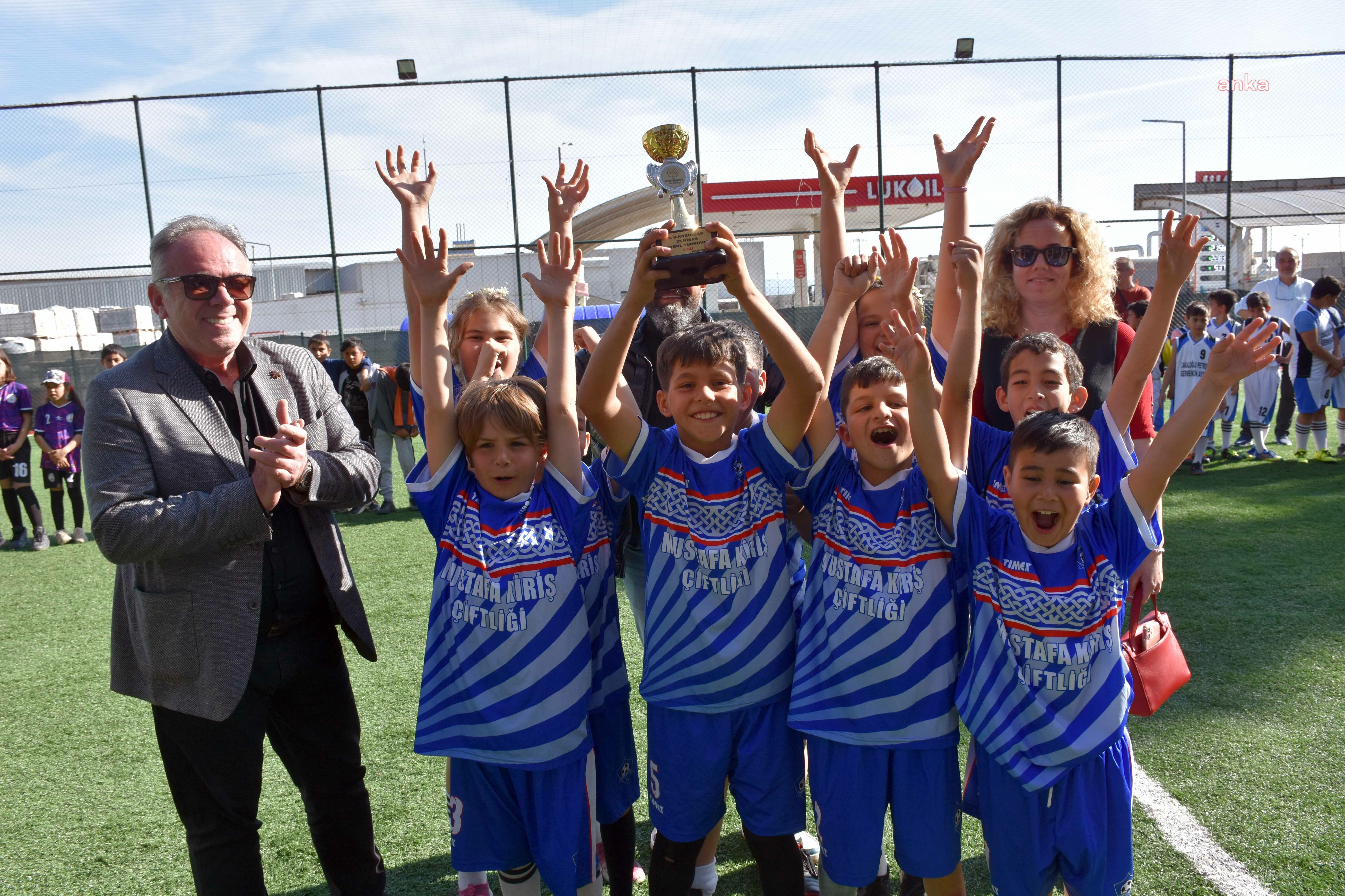 GERMENCİK BELEDİYESİ’NİN 23 NİSAN FUTBOL TURNUVASI’NDA KUPALAR SAHİPLERİNİ BULDU