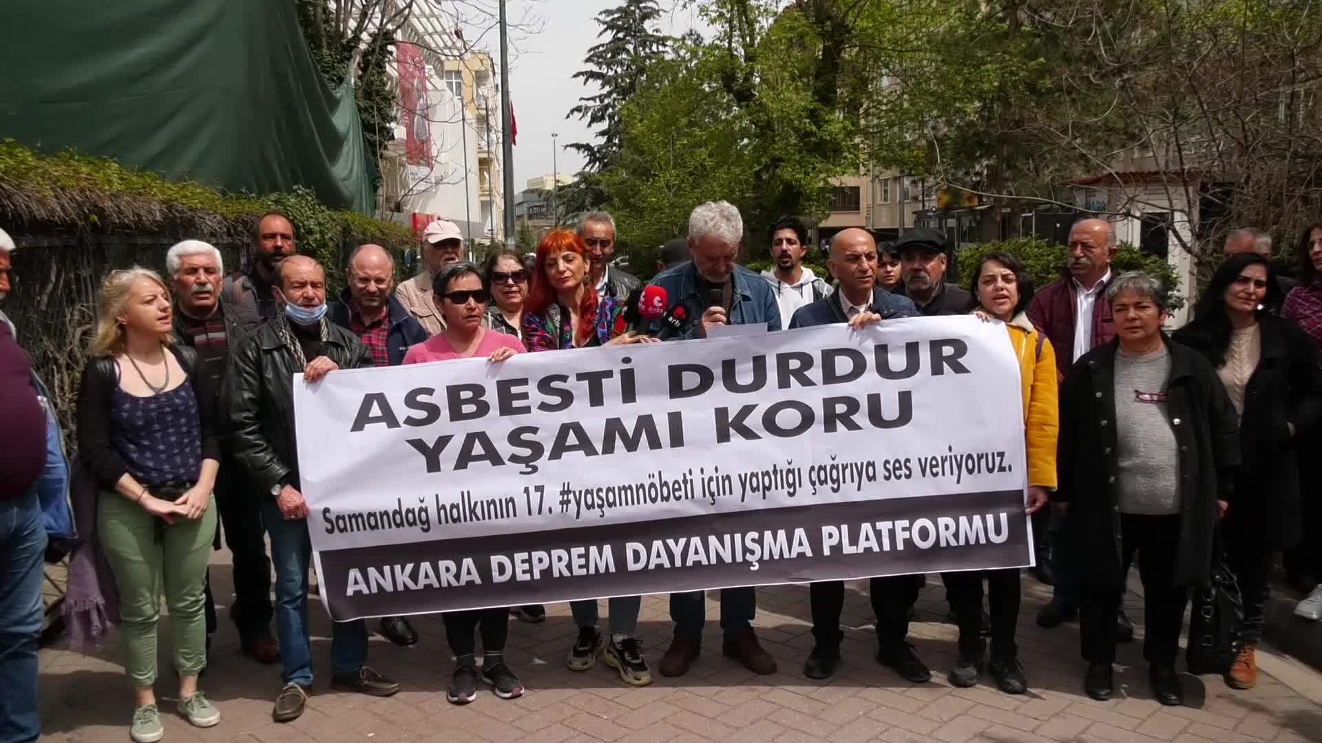 ANKARA DEPREM DAYANIŞMA PLATFORMU'NDAN 'MOLOZ' PROTESTOSU: “ÇALIŞANLARIN VE ÇEVRENİN GÜVENLİĞİ ALINMADAN, MOLOZ KALDIRMA İŞLEMİNİN DERHAL DURDURULMASI GEREKİR”