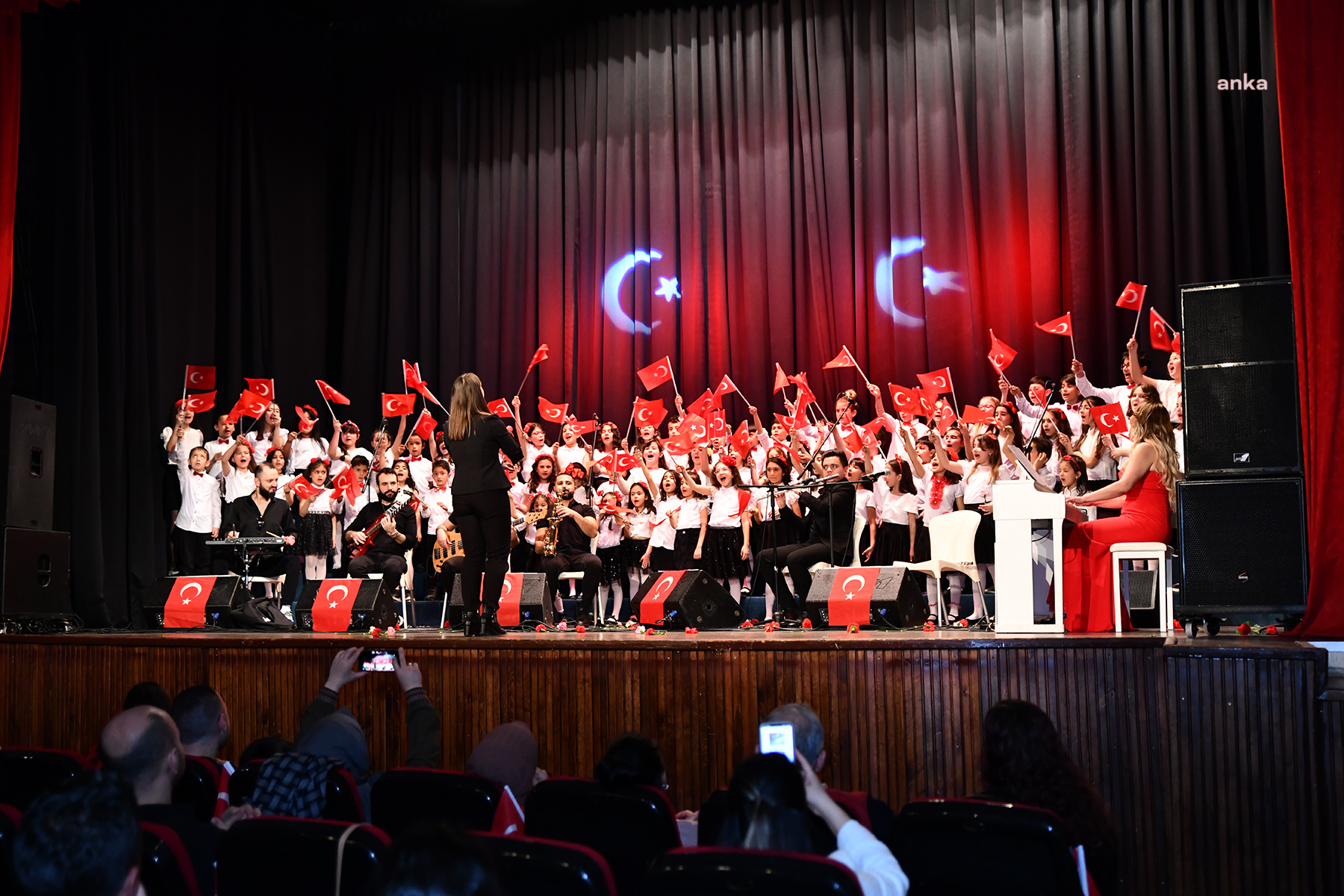 TEPEBAŞI 'İKİ ELİN SESİ VAR ÇOCUK KOROSU’NDAN 23 NİSAN KONSERİ