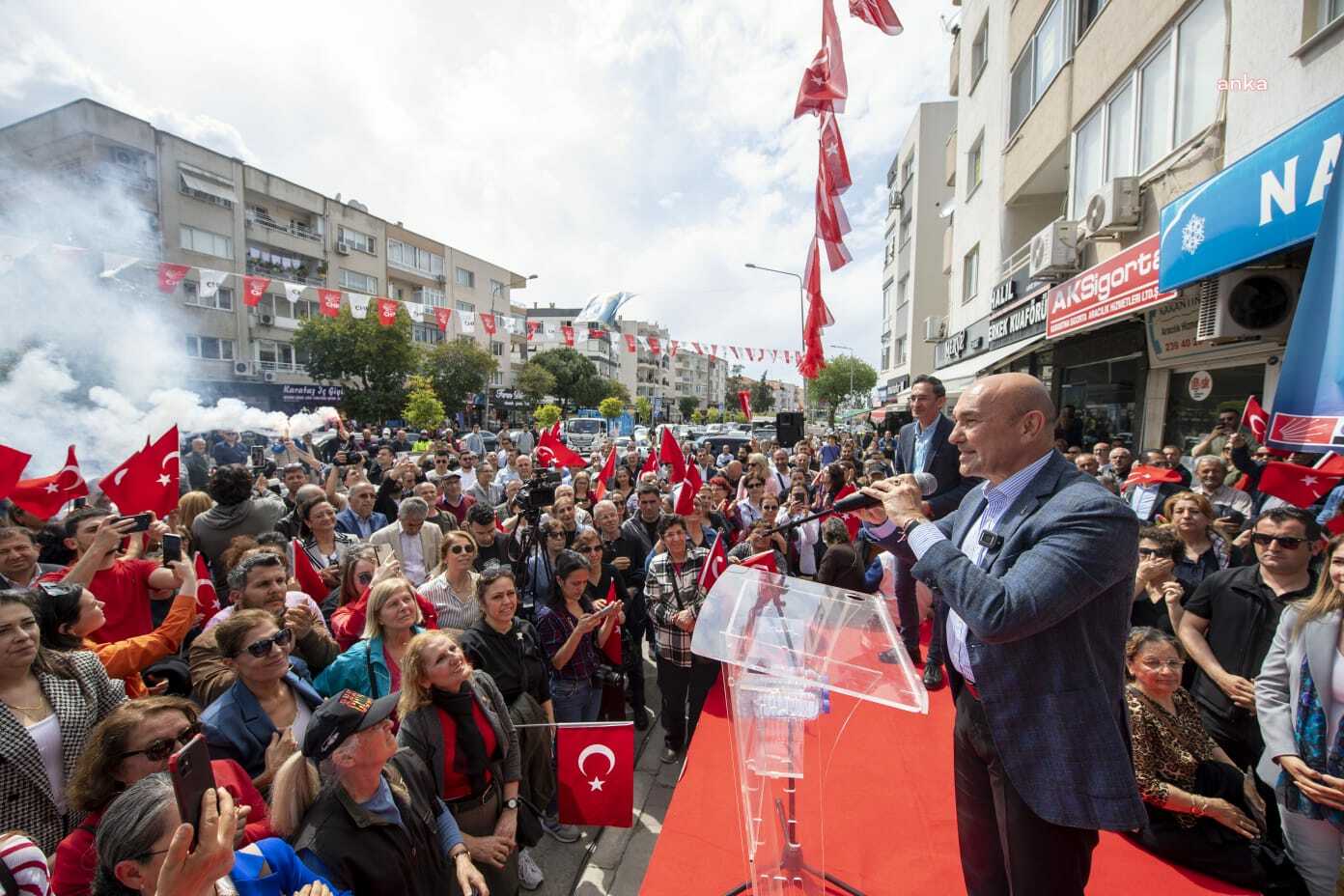 TUNÇ SOYER'DEN GÜZELBAHÇE VE NARLIDERE’DE İKTİDAR SÖZÜ : "İZMİR REKORLAR KIRACAK"