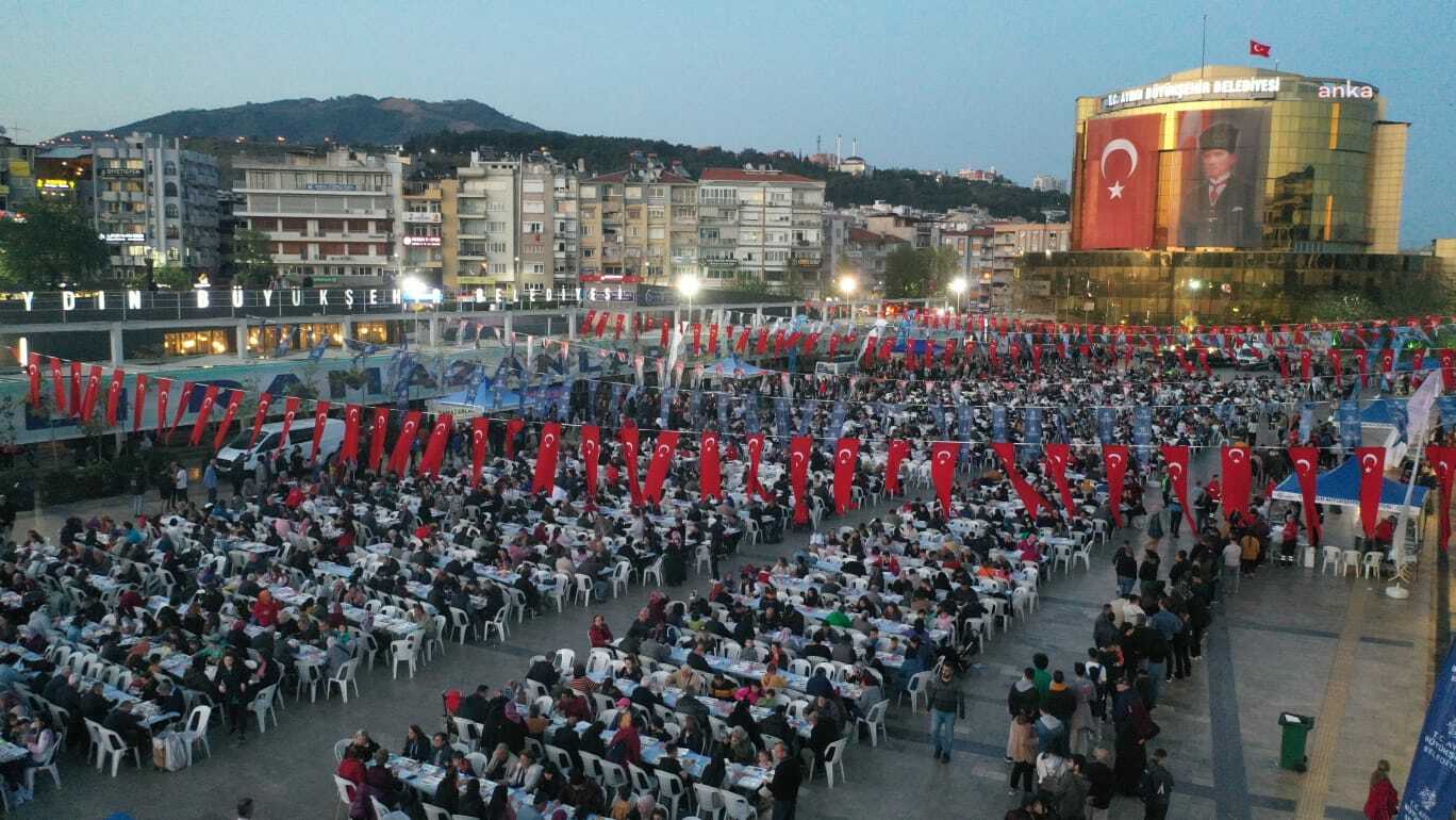BİNLERCE AYDINLI BÜYÜKŞEHİR BELEDİYESİ’NİN İFTAR SOFRALARINDA BULUŞTU