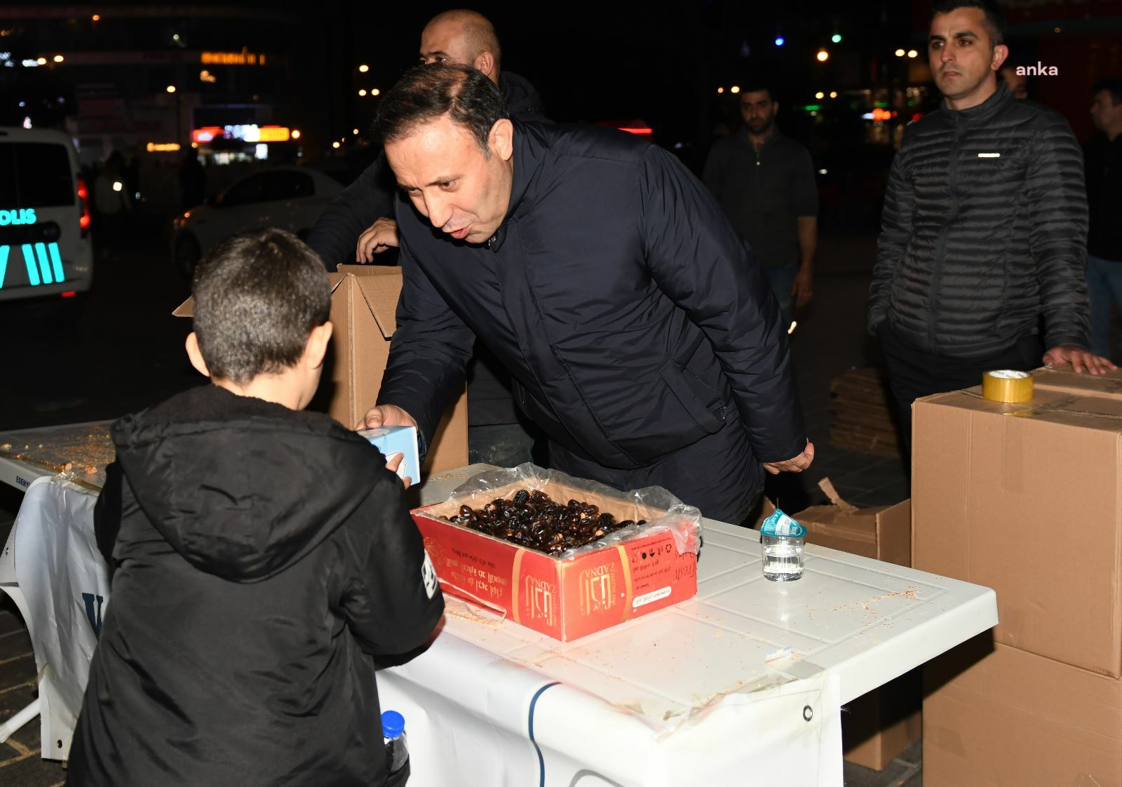 KADİR GECESİ’NDE BİNLERCE ESENYURTLU AYNI SOFRADA BULUŞTU