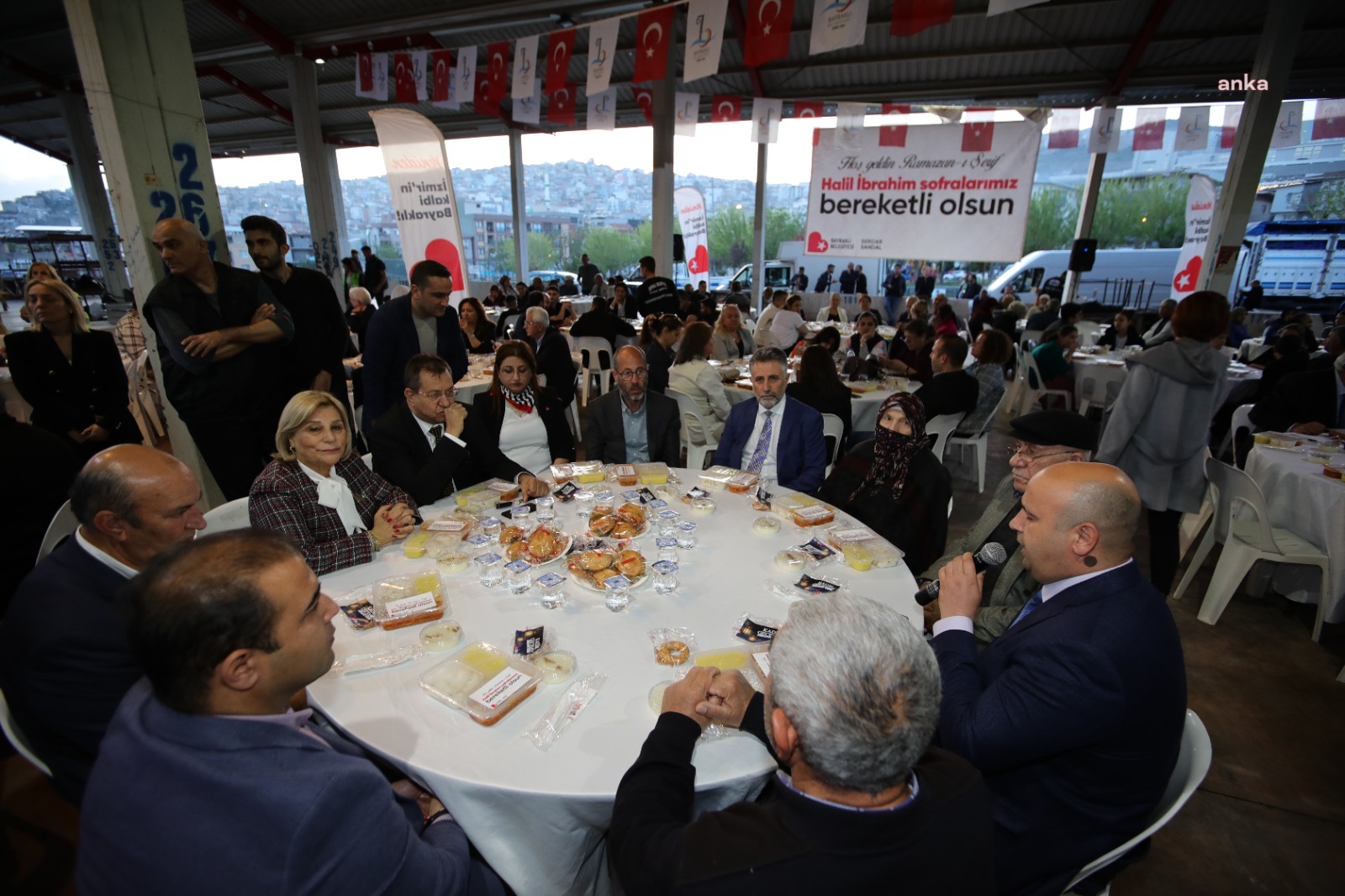 BAYRAKLI BELEDİYE BAŞKANI SANDAL, KADİR GECESİ’NDE YURTTAŞLARLA BİR ARAYA GELDİ