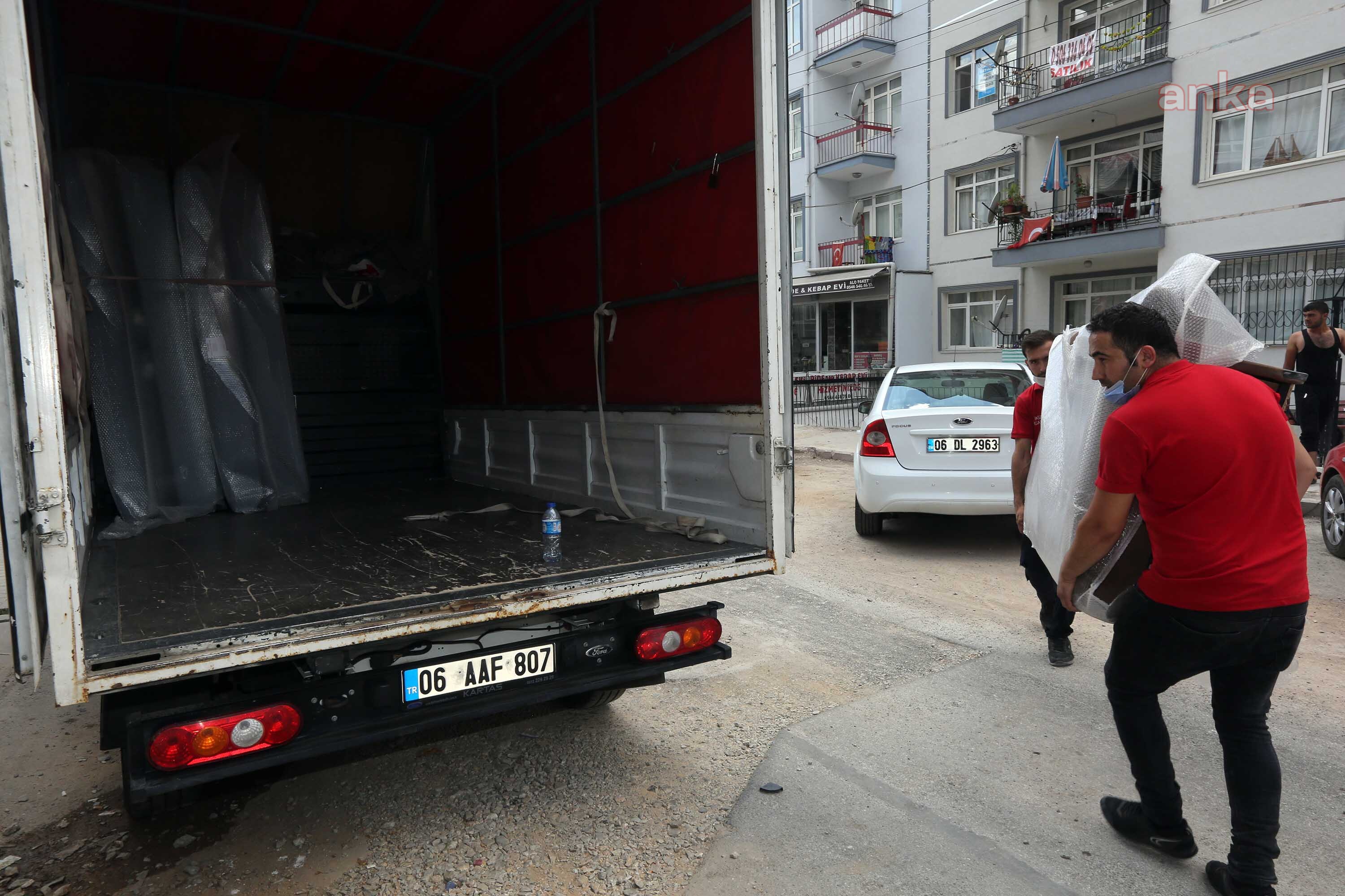 YENİMAHALLE BELEDİYE BAŞKANI YAŞAR: “ZOR GÜNÜNDE VATANDAŞIMIZIN YANINDAYIZ”