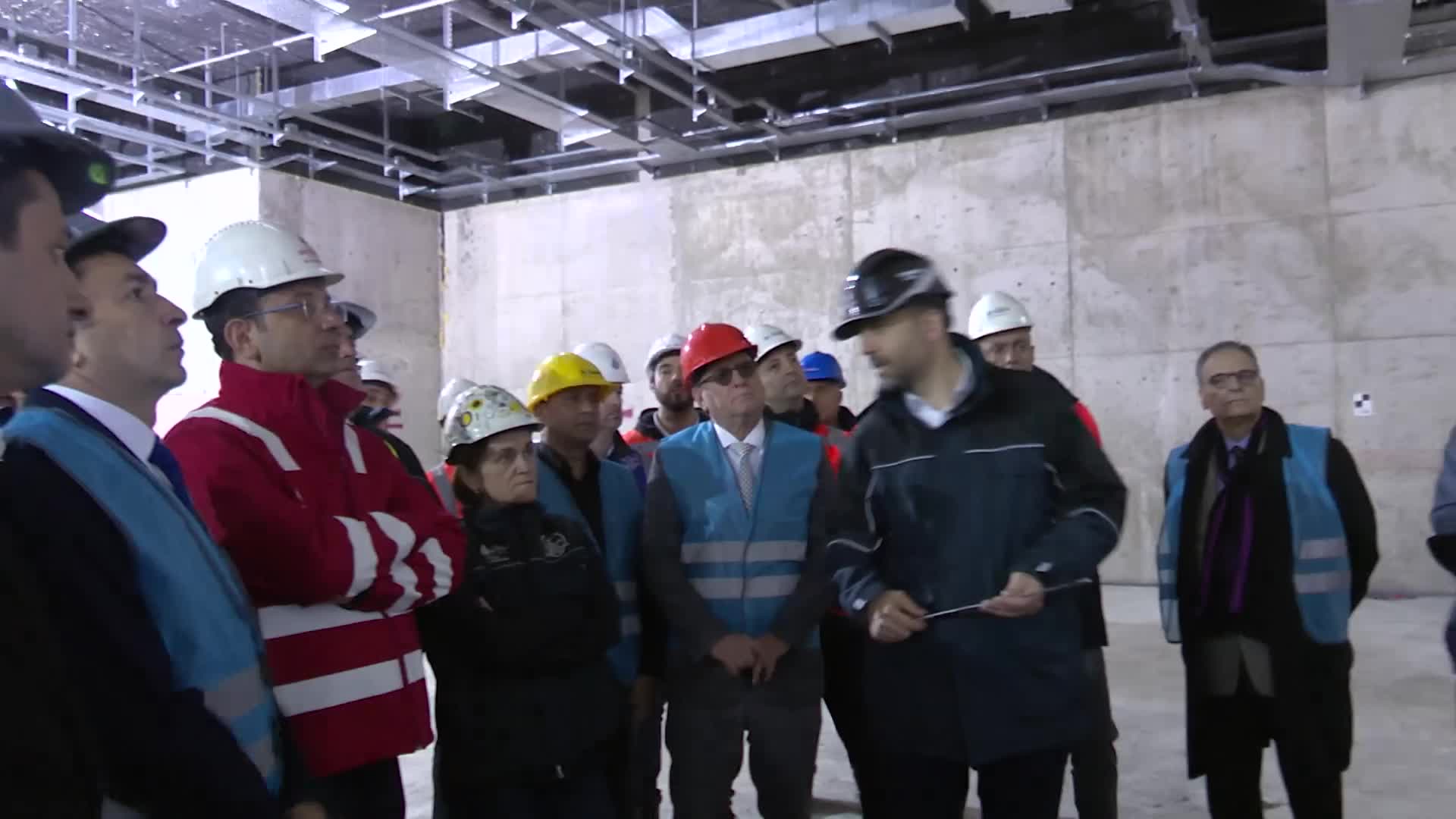 İMAMOĞLU’NUN ÇEKMEKÖY-SULTANBEYLİ METRO HATTI İNCELEME GEZİSİ MİTİNGE DÖNÜŞTÜ: "15 MAYIS'TA HALKIN İKTİDARI GELİYOR"
