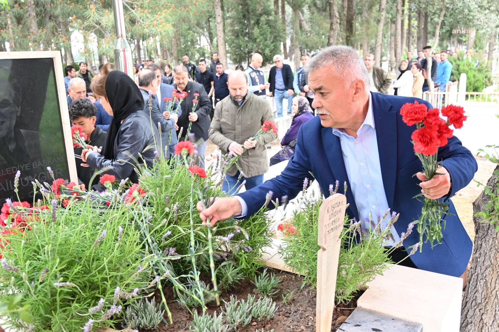 ESKİ TORBALI BELEDİYE BAŞKANI UYGUR, MEZARI BAŞINDA ANILDI