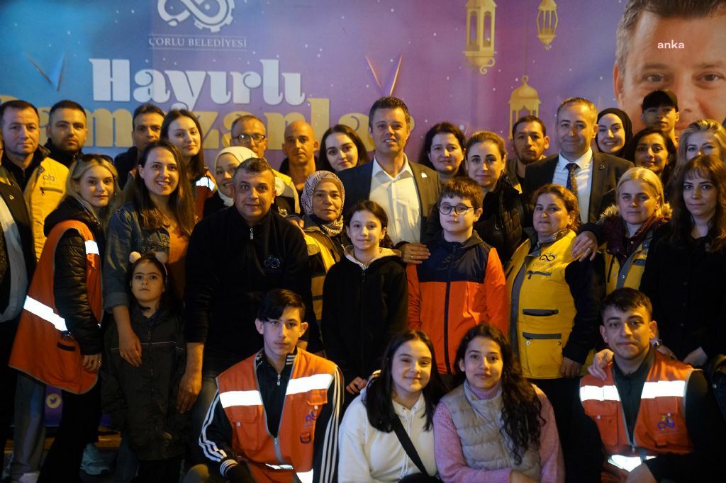 ÇORLU BELEDİYESİ, RAMAZAN’IN SON İFTARINI CUMHURİYET MEYDANI’NDA VERDİ