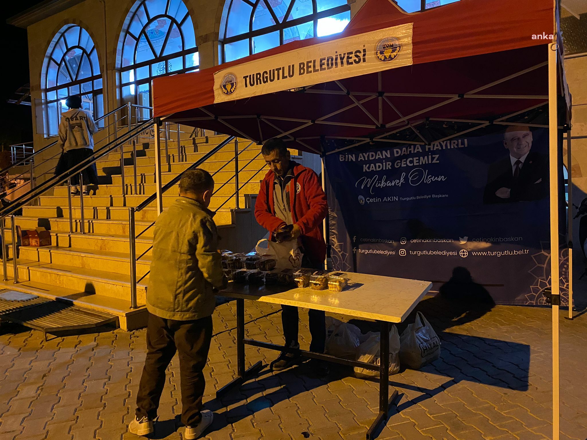 TURGUTLU BELEDİYESİ İKRAM GELENEĞİNE KADİR GECESİ’NDE DE DEVAM ETTİ