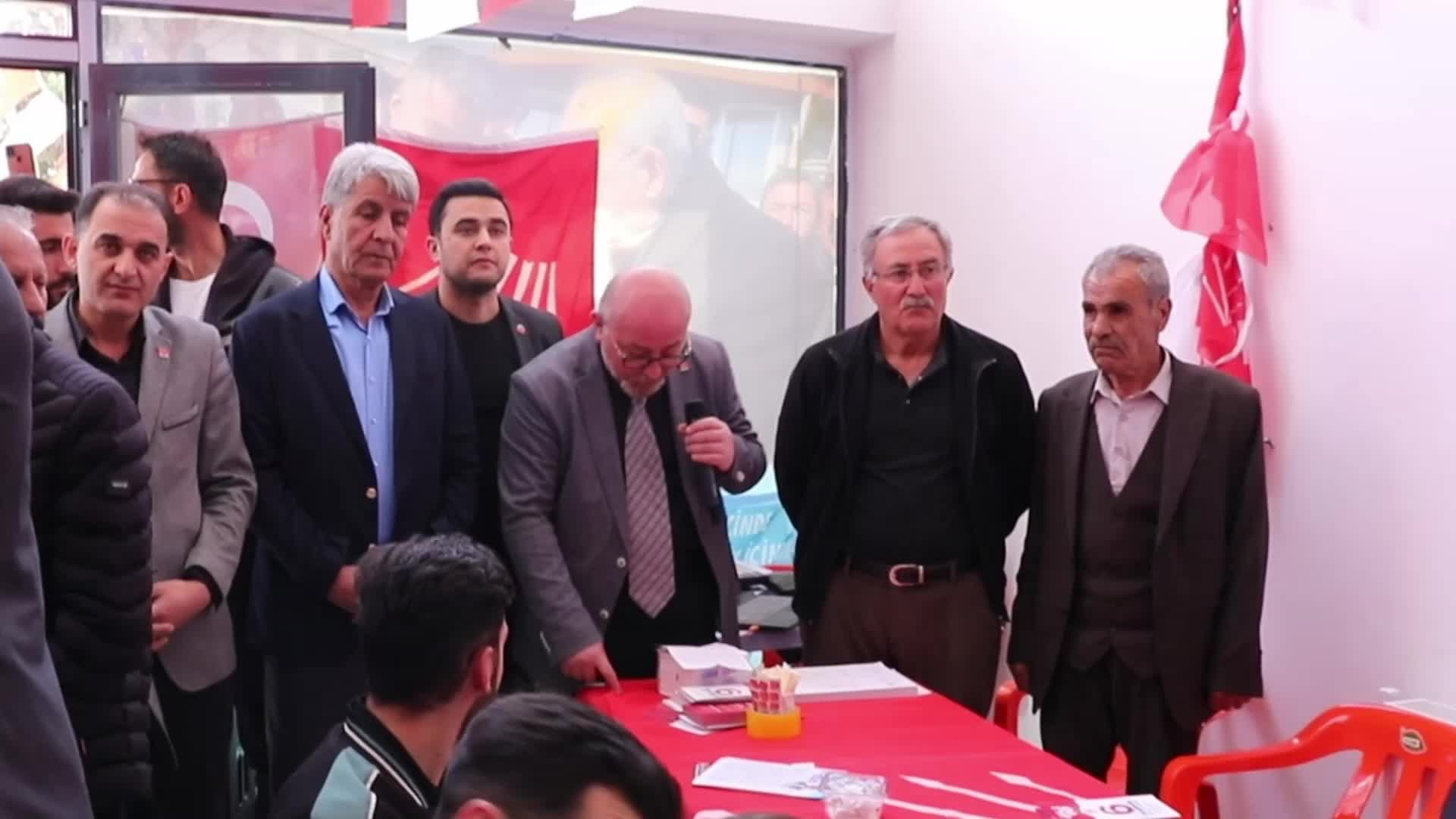 CHP VAN MİLLETVEKİLİ ADAYI BEDİRHANOĞLU: "HEPİMİZİN ALT KİMLİKLERİ VAR, AMA HEPİMİZ KARDEŞİZ. BU KENTİ SIKIŞMIŞ YAPI İÇERİSİNDEN KURTARACAĞIZ"