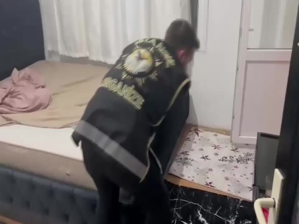 ORGANİZE SUÇ ÖRGÜTÜ LİDERİ BARIŞ BOYUN'UN SAĞ KOLU OLDUĞU BELİRTİLEN KARDEŞİ ZAFER BOYUN YAKALANDI