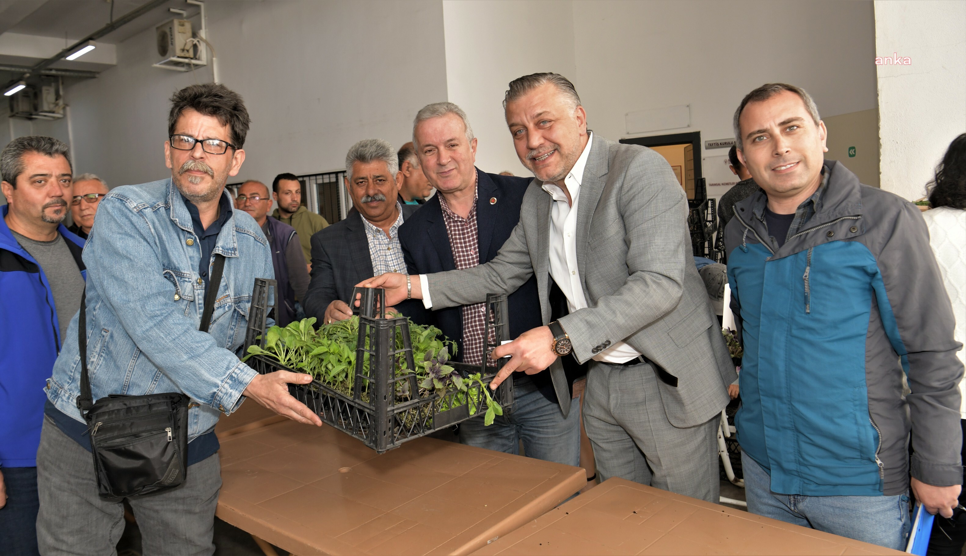 BORNOVA BELEDİYESİ’NDEN YURTTAŞA 400 BİN FİDE