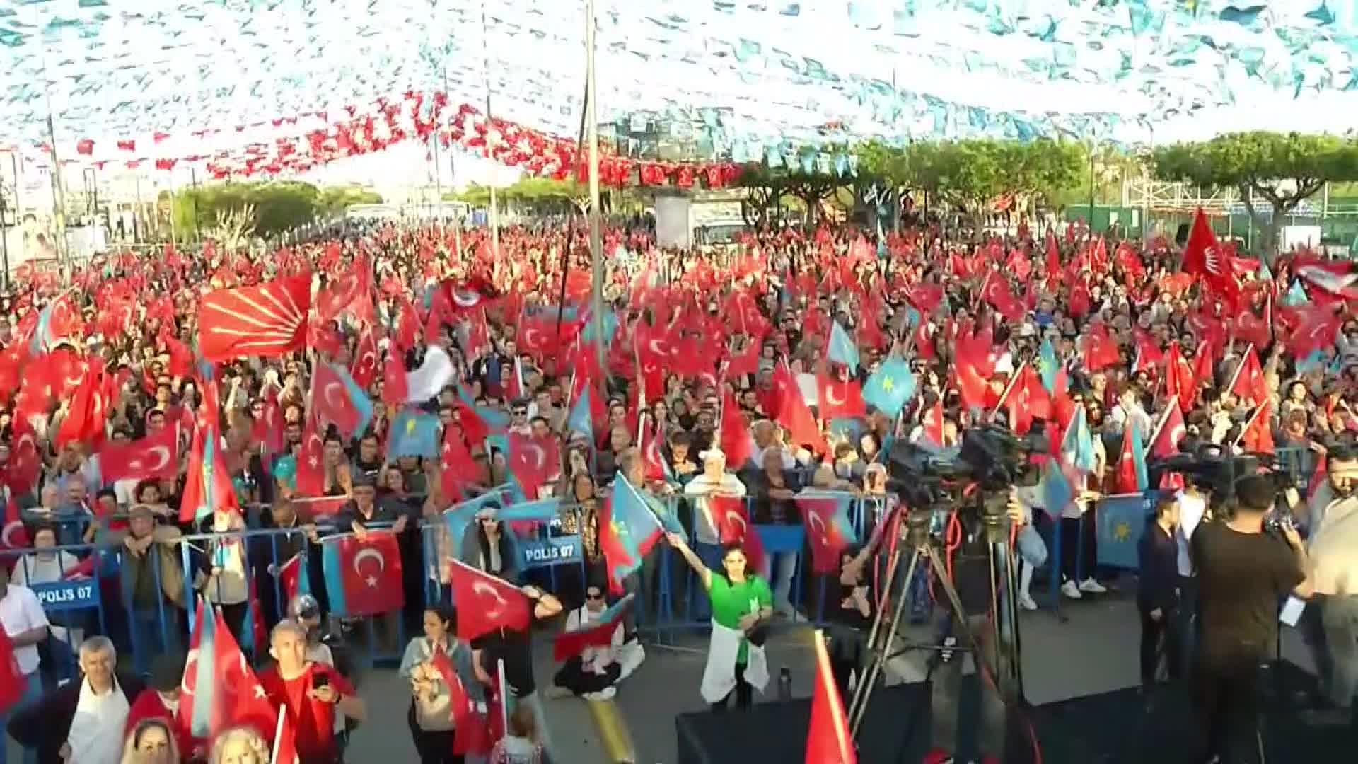 YAVAŞ: “YEDEK KUVVETLERİNİ SAHAYA SÜRDÜLER. YEDEK KUVVETLERİ KİM? OSMAN ÖCALAN VE İMRALI’DAN GELEN MEKTUP. ŞİMDİ YİNE AYNI SUÇLAMALAR. BEKLİYORUZ YEDEK KUVVETLERİ. BU SEFER TELEVİZYONA KİM ÇIKACAK?”