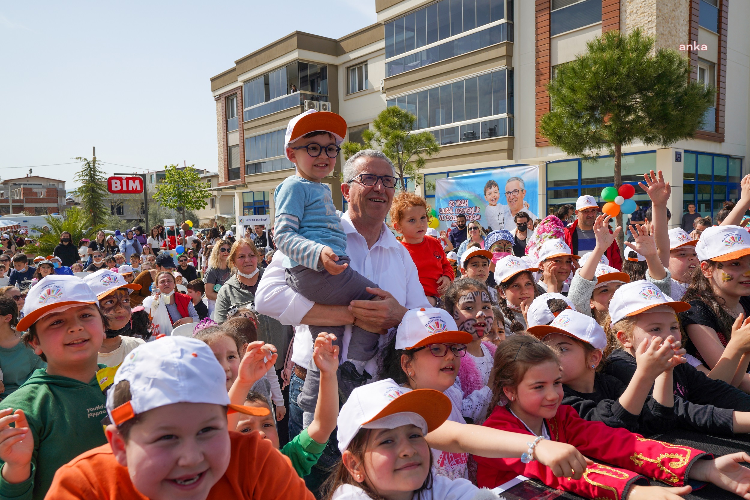 GAZİEMİR'DE 23 NİSAN COŞKUSU