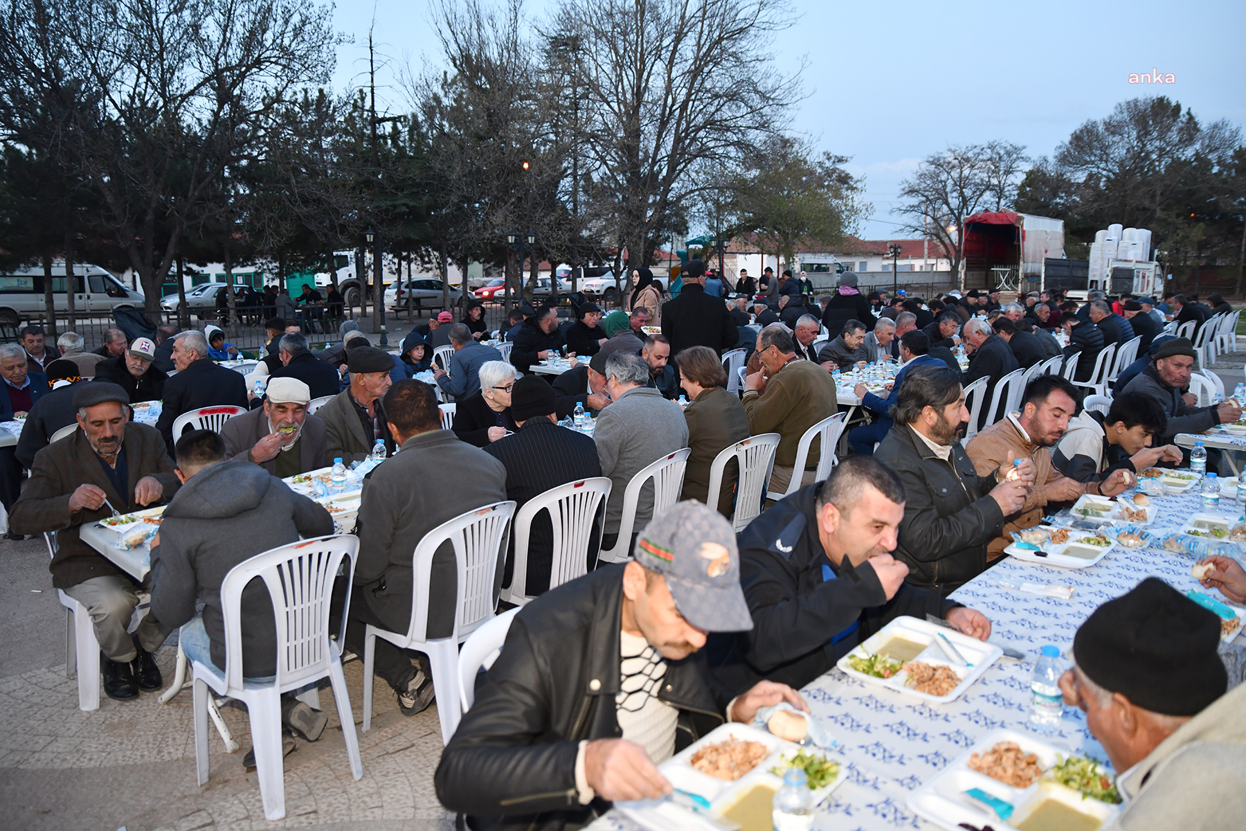TEPEBAŞI BELEDİYE BAŞKANI ATAÇ, ALPULULAR İLE İFTARDA BİR ARAYA GELDİ