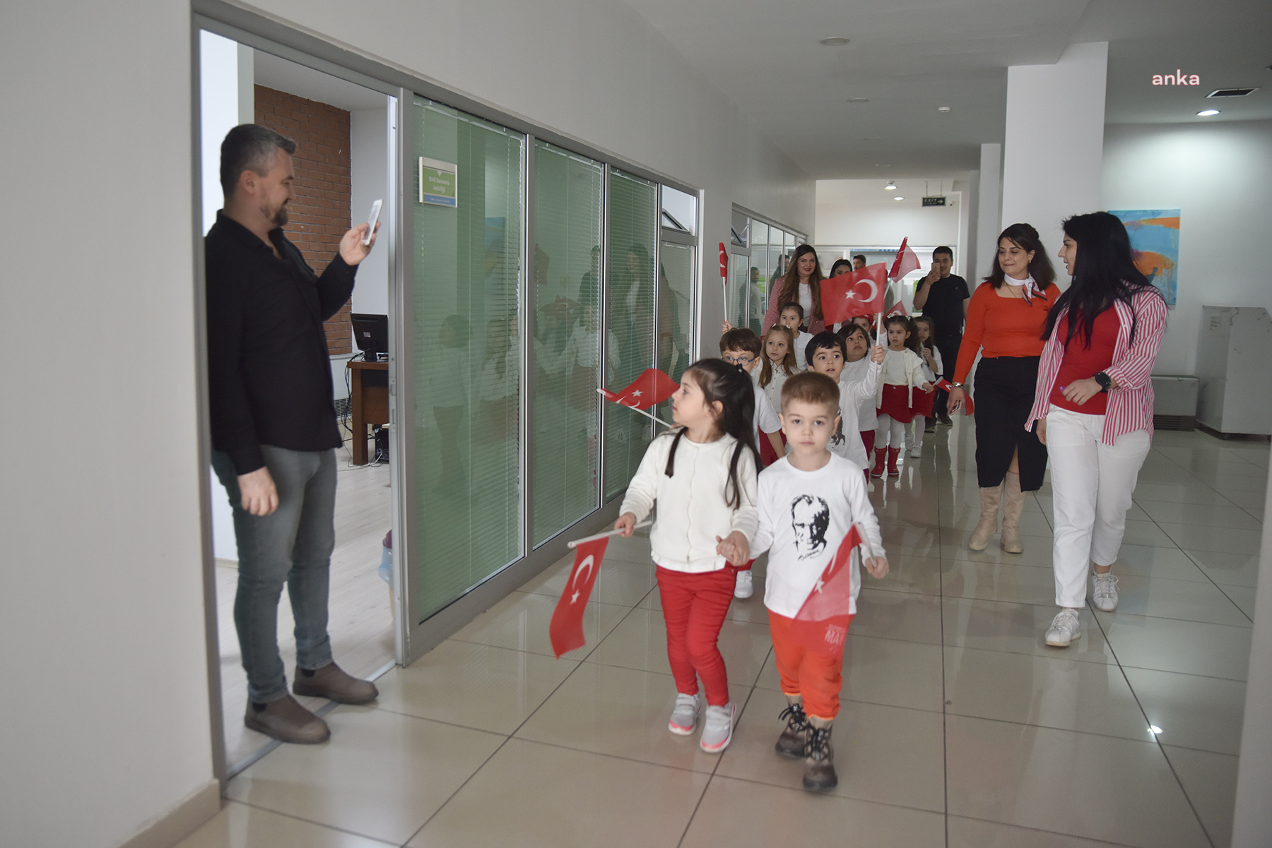 TEPEBAŞI’NDA ÇOCUKLAR, 23 NİSAN’I COŞKUYLA KUTLADI
