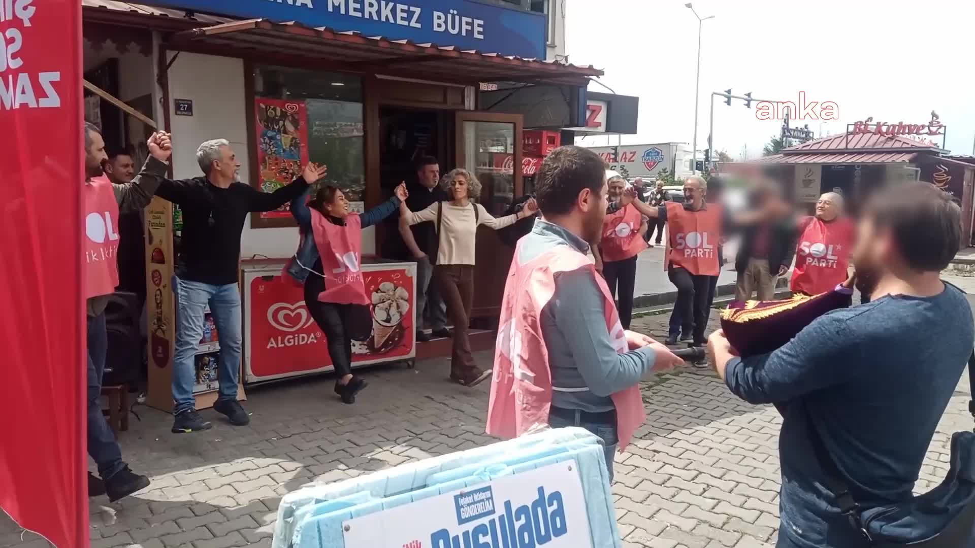 SOL PARTİLİ ALPER TAŞ: 'HÜDA PAR'LA GÖNÜL BİRLİKTELİĞİMİZ VAR' DİYENLERE ARTVİN MEYDANLARINDA İKİ KADIN ADAYLA MEYDAN OKUYORUZ