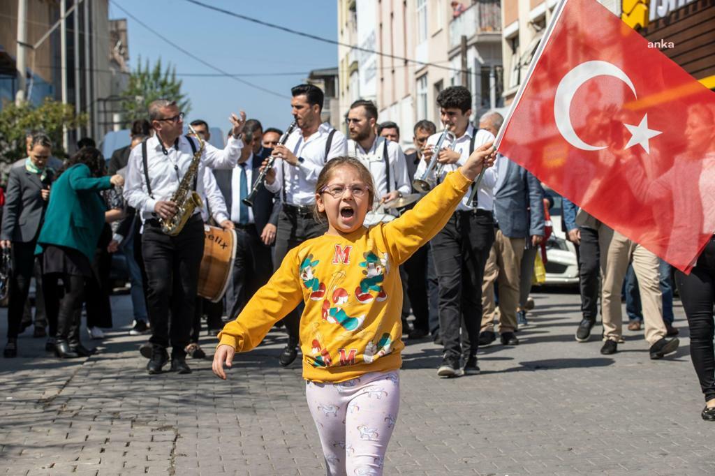 KONAK BELEDİYE BAŞKANI BATUR: “14 MAYIS AKŞAMI BAHAR GELECEK, ÇOCUKLAR BAMBAŞKA GÜLECEK”