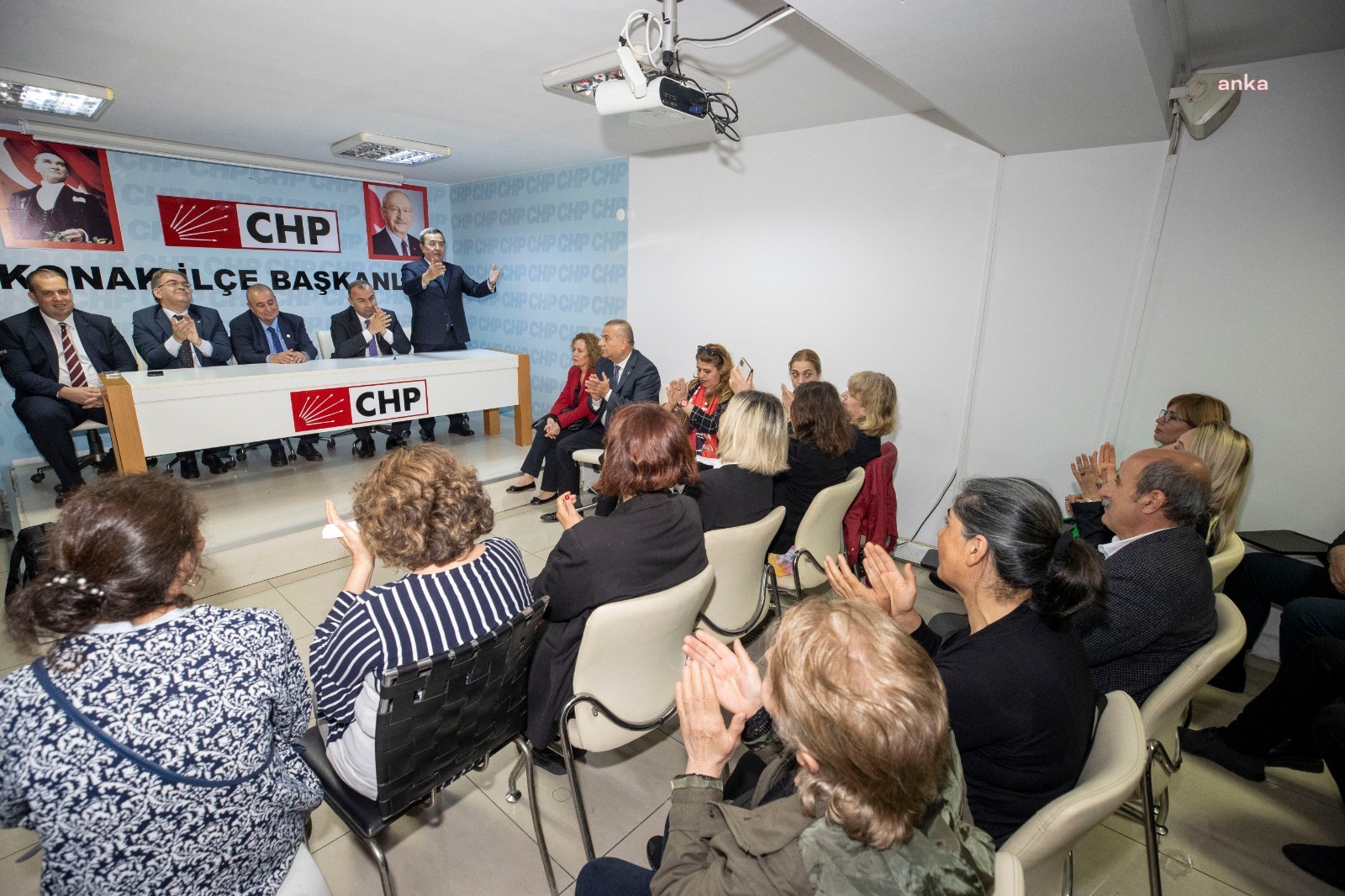 KONAK BELEDİYE BAŞKANI BATUR: “SANDIKLARA SAHİP ÇIKARAK BAHARI GETİRECEĞİZ”