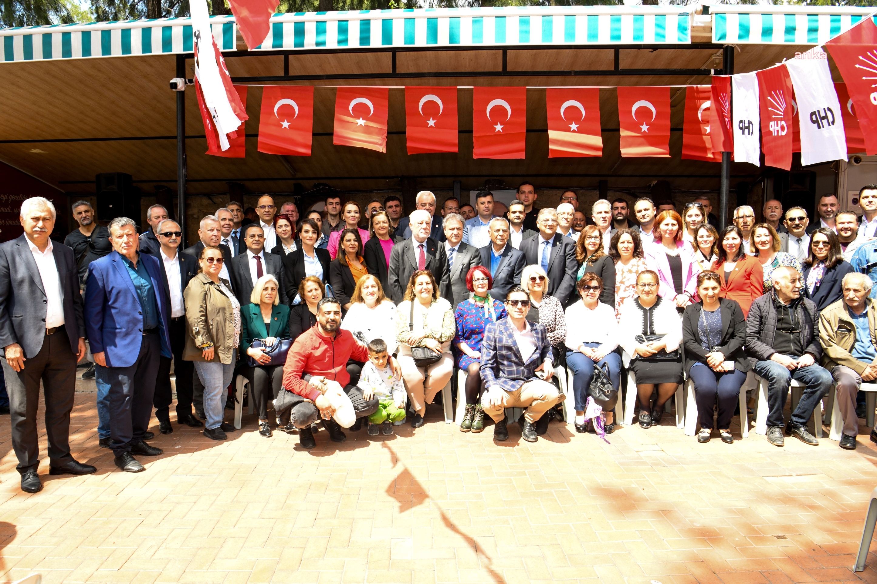 BORNOVA BELEDİYE BAŞKANI İDUĞ, BAYRAM ÖNCESİ SON MESAİSİNDE İŞÇİLERLE BAYRAMLAŞTI