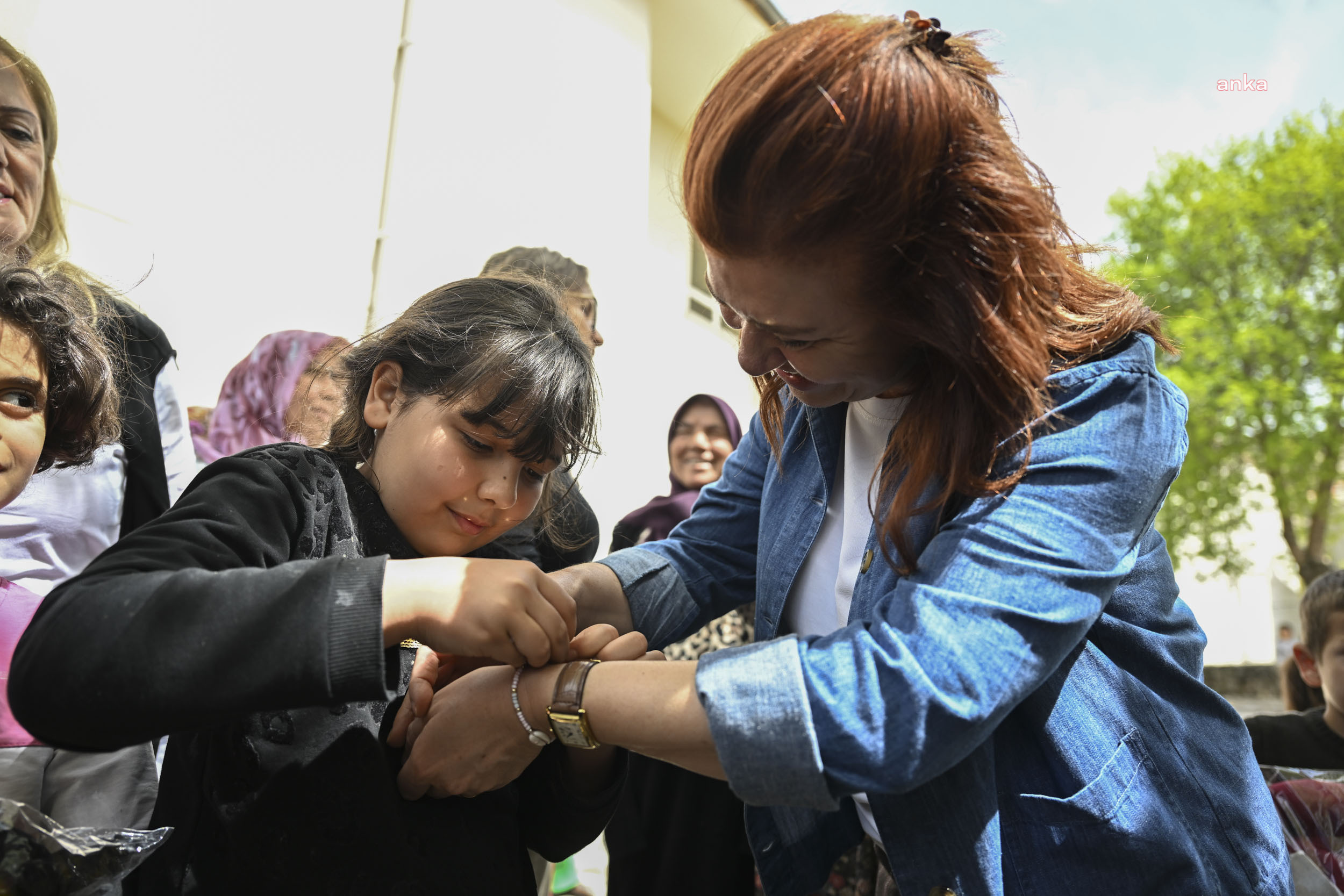 MERSİN’DEN KADIN KOOPERATİFİ’NDEN DEPREMZEDE ÇOCUKLARA 23 NİSAN ZİYARETİ