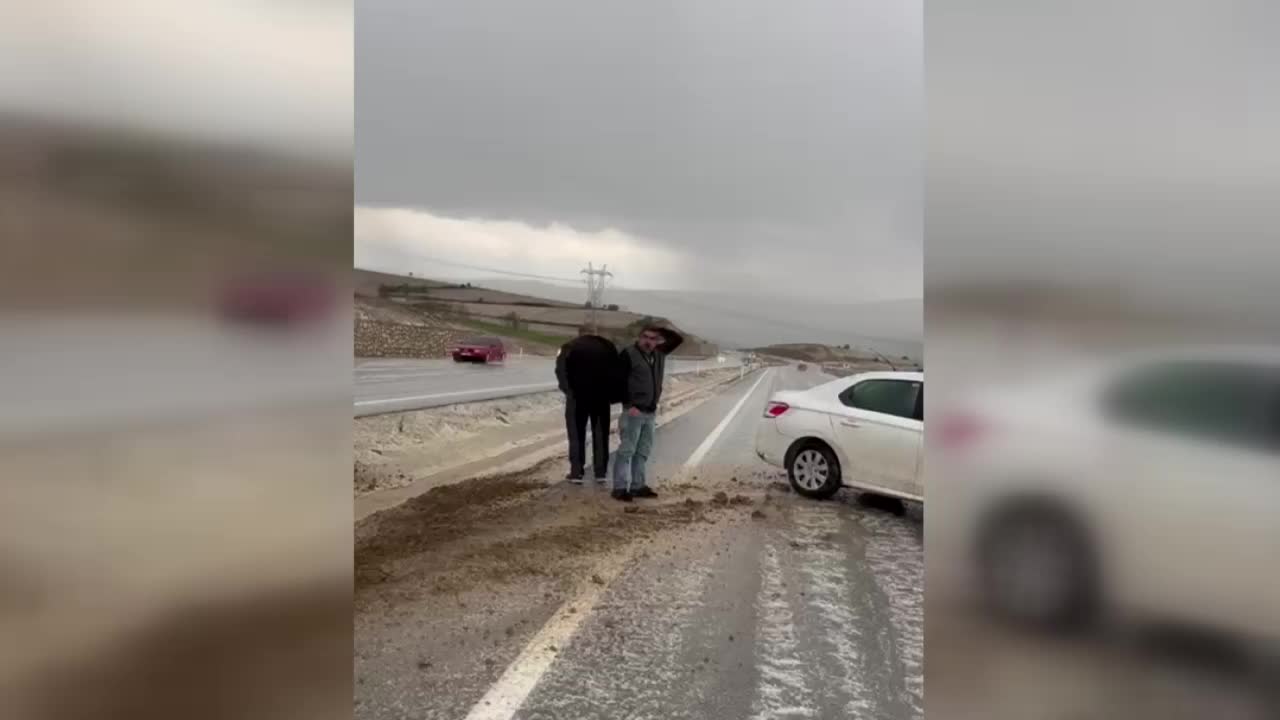 ÇORUM MECİTÖZÜ YOLUNDA ZİNCİRLEME TRAFİK KAZASI: 12 YARALI
