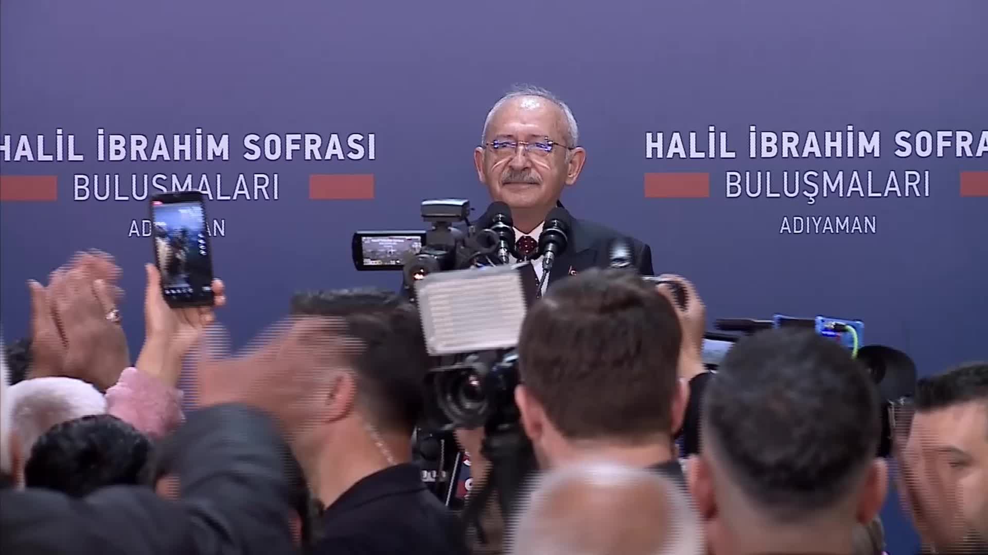 CUMHURBAŞKANI ADAYI KILIÇDAROĞLU, ADIYAMANLI YURTTAŞLARA SESLENDİ: "SÖZ VERİYORUM SÖZ, HER EVİ HER DÜKKÂNI HER AHIRI YENİDEN YAPACAĞIZ VE BİR KURUŞ ALMADAN SİZE TESLİM EDECEĞİZ"