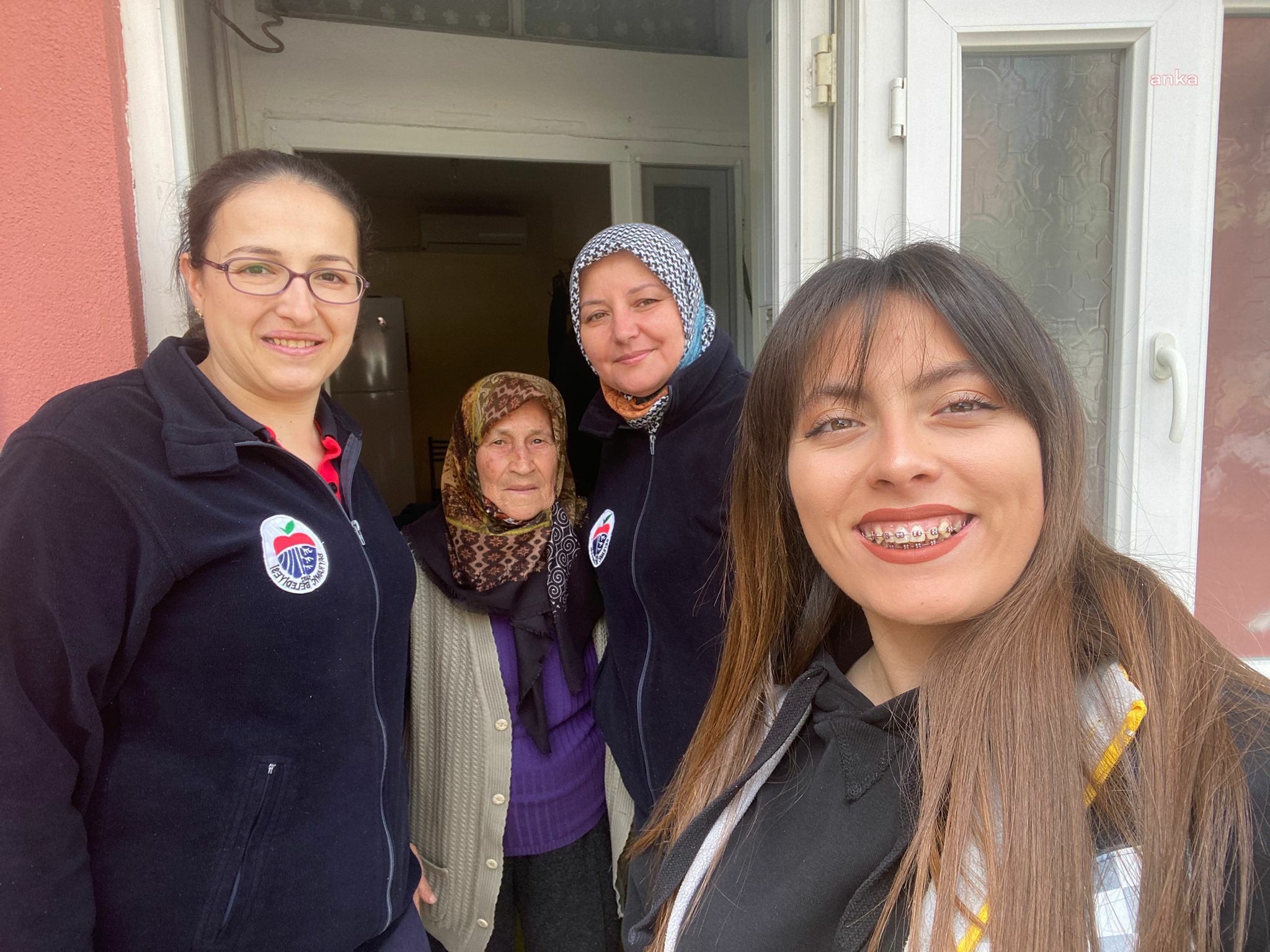 BAYRAMİÇ BELEDİYESİ, ‘ÖMRE VEFA’ HİZMETİNDEN YARARLANAN YURTTŞLARIN BAYRAMINI KUTLADI